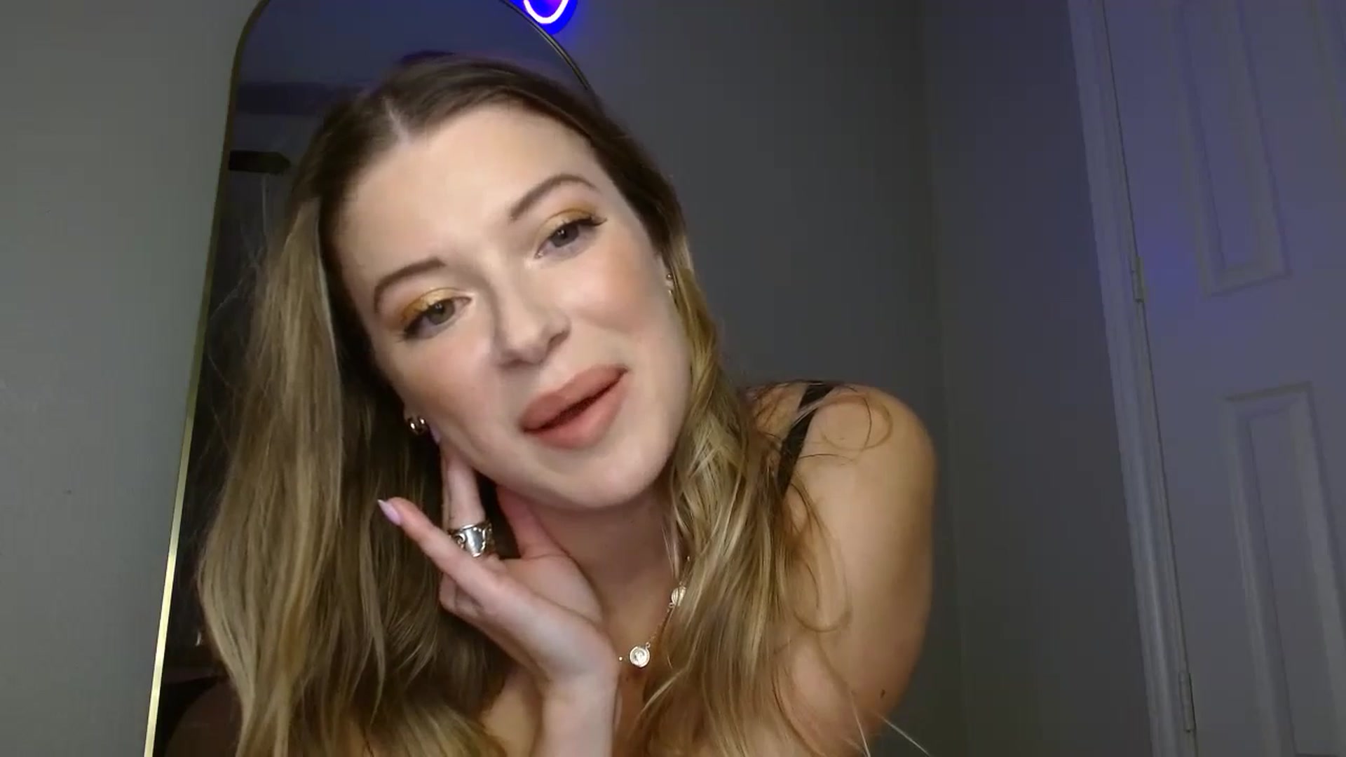 Gallery image thumbnail from rileydepp's myfreecams stream on, 01/09/2025, 24:07 image 12 of 20