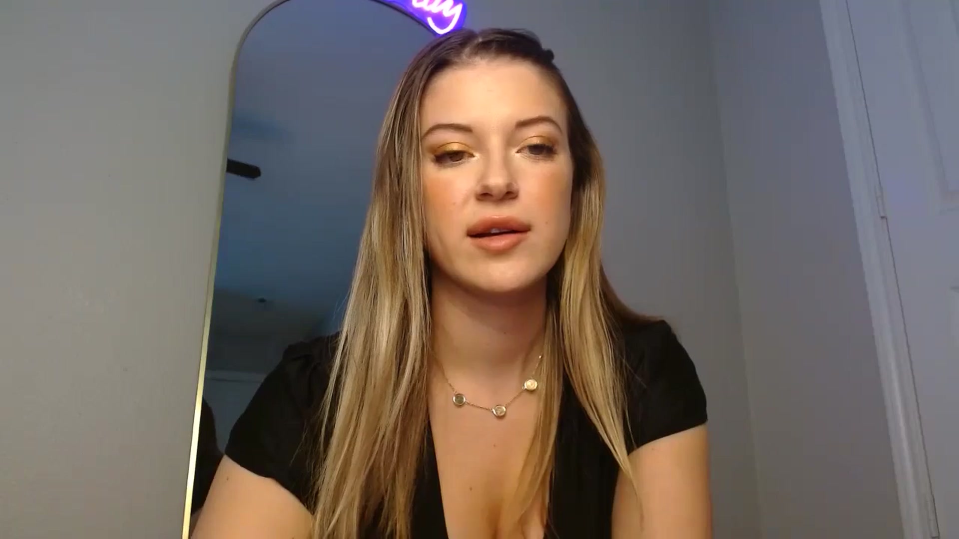 Gallery image thumbnail from rileydepp's myfreecams stream on, 01/16/2025, 22:25 image 4 of 20