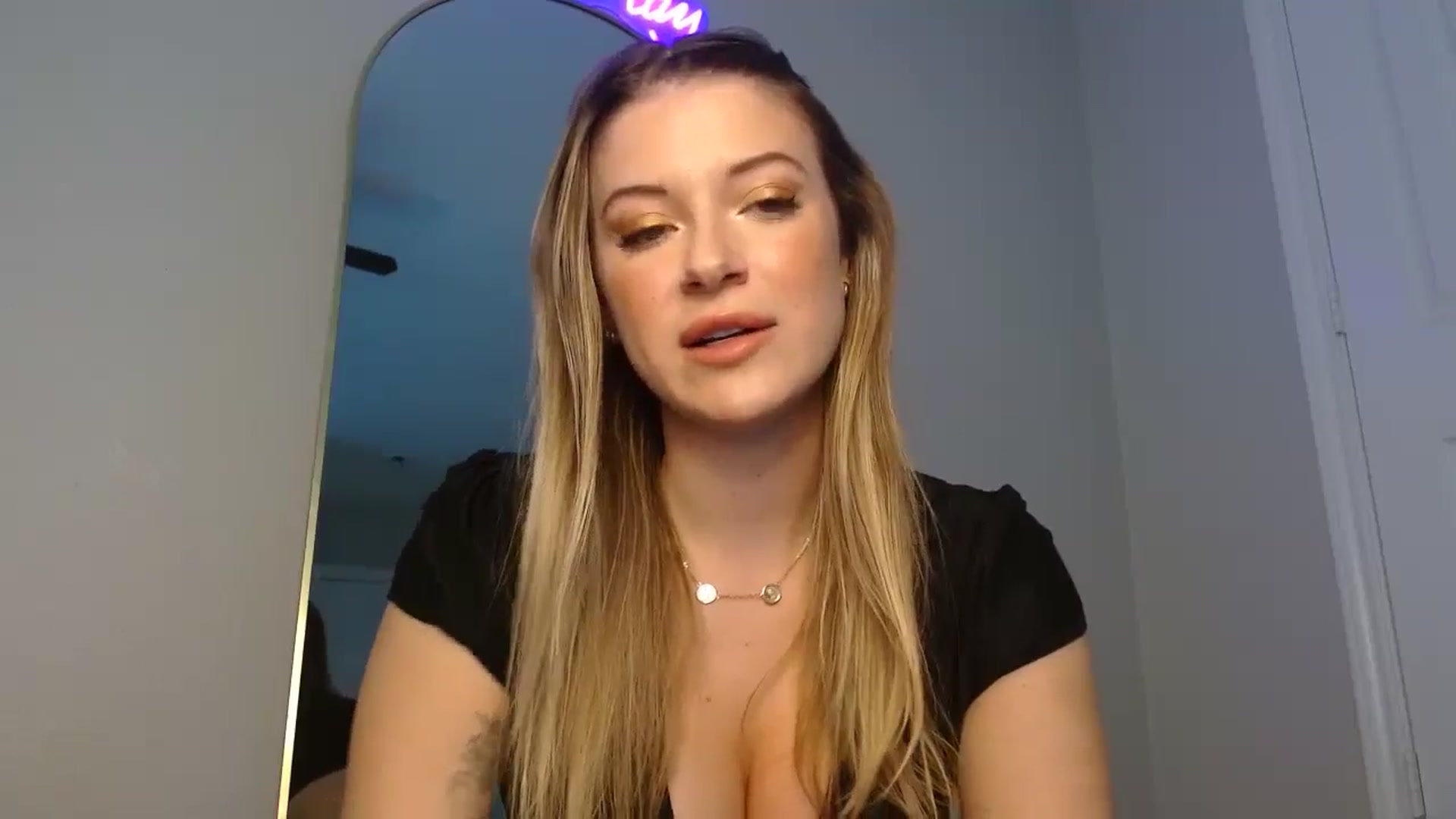 Gallery image thumbnail from rileydepp's myfreecams stream on, 01/16/2025, 22:25 image 18 of 20