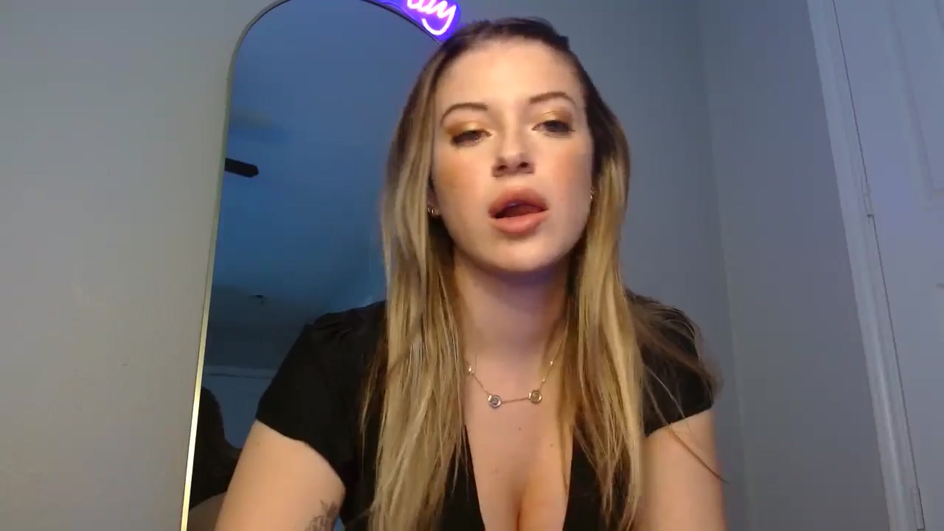 Gallery image thumbnail from rileydepp's myfreecams stream on, 01/16/2025, 22:25 image 10 of 20