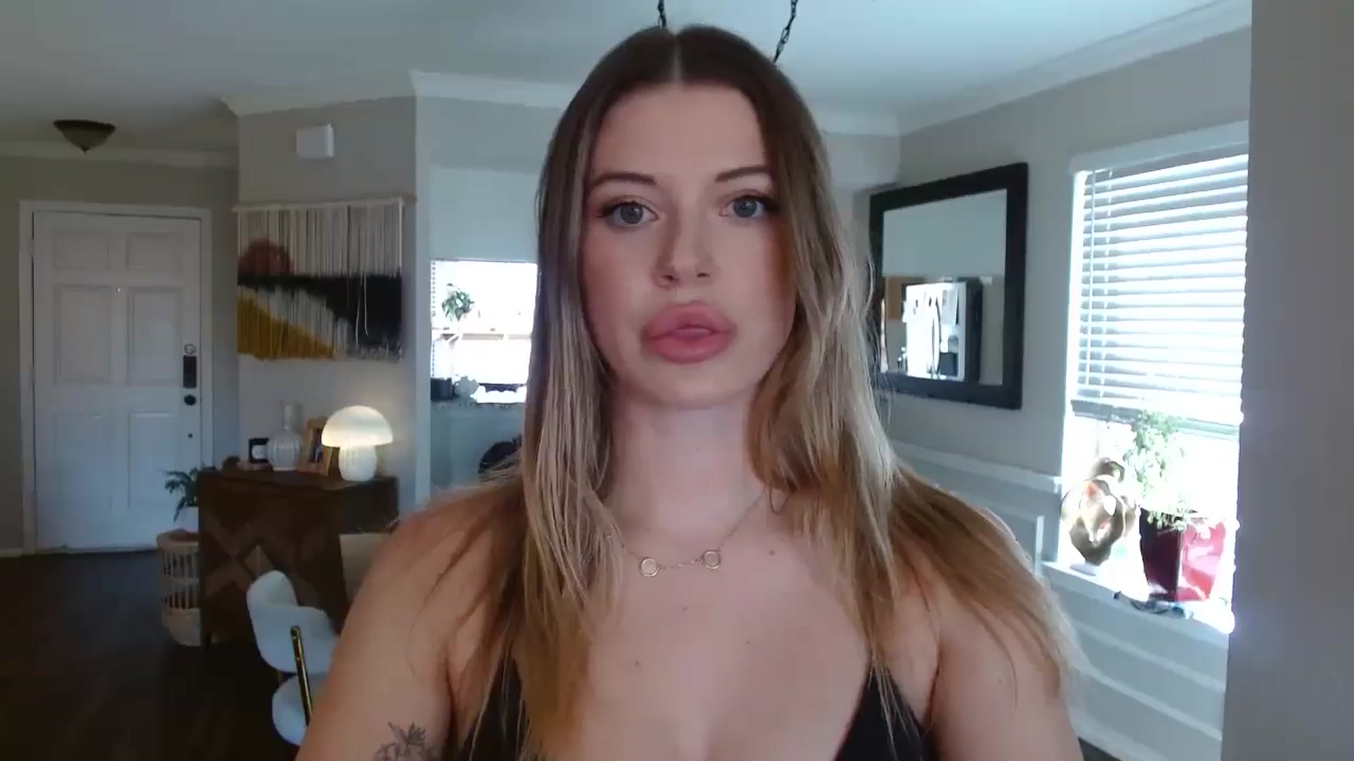 Gallery image thumbnail from rileydepp's myfreecams stream on, 01/27/2025, 21:29 image 16 of 20