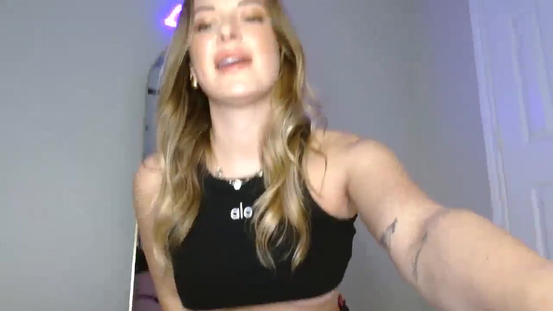 Gallery image thumbnail from rileydepp's myfreecams stream on, 01/29/2025, 22:48 image 3 of 20