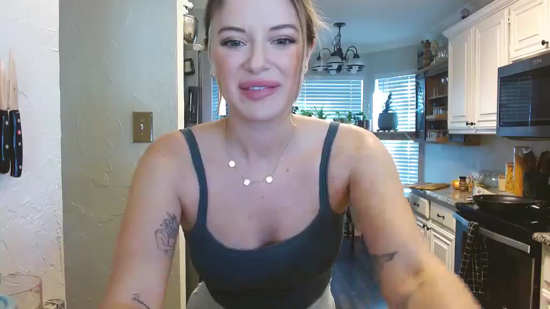Gallery image thumbnail from rileydepp's myfreecams stream on, 02/25/2025, 23:33 image 6 of 20