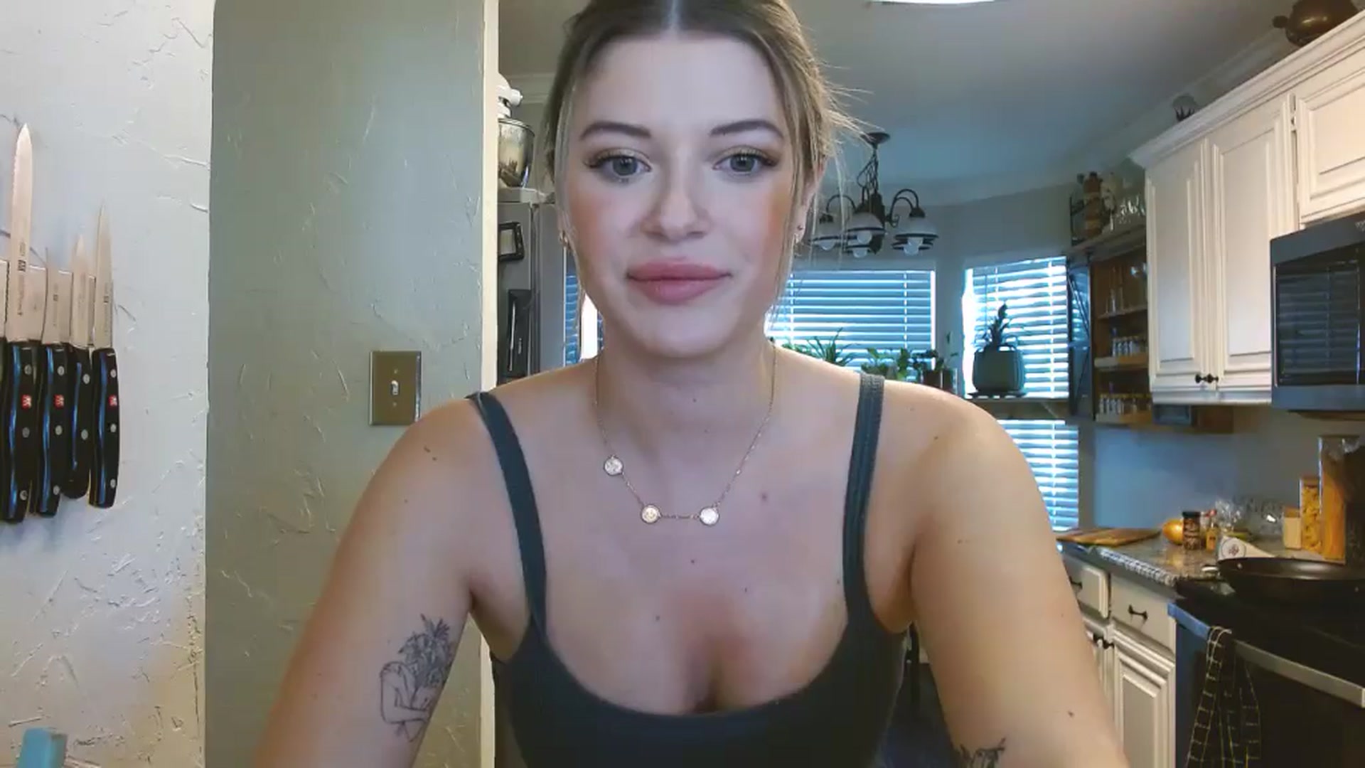 Gallery image thumbnail from rileydepp's myfreecams stream on, 02/25/2025, 23:33 image 9 of 20