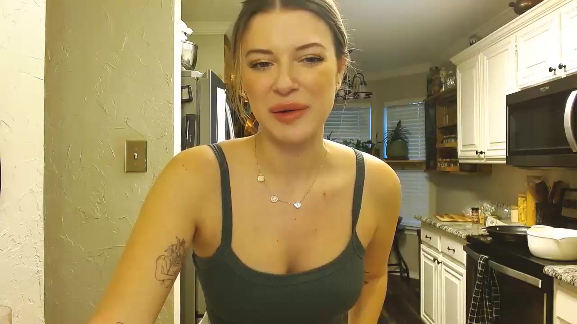 Gallery image thumbnail from rileydepp's myfreecams stream on, 02/26/2025, 24:25 image 16 of 20