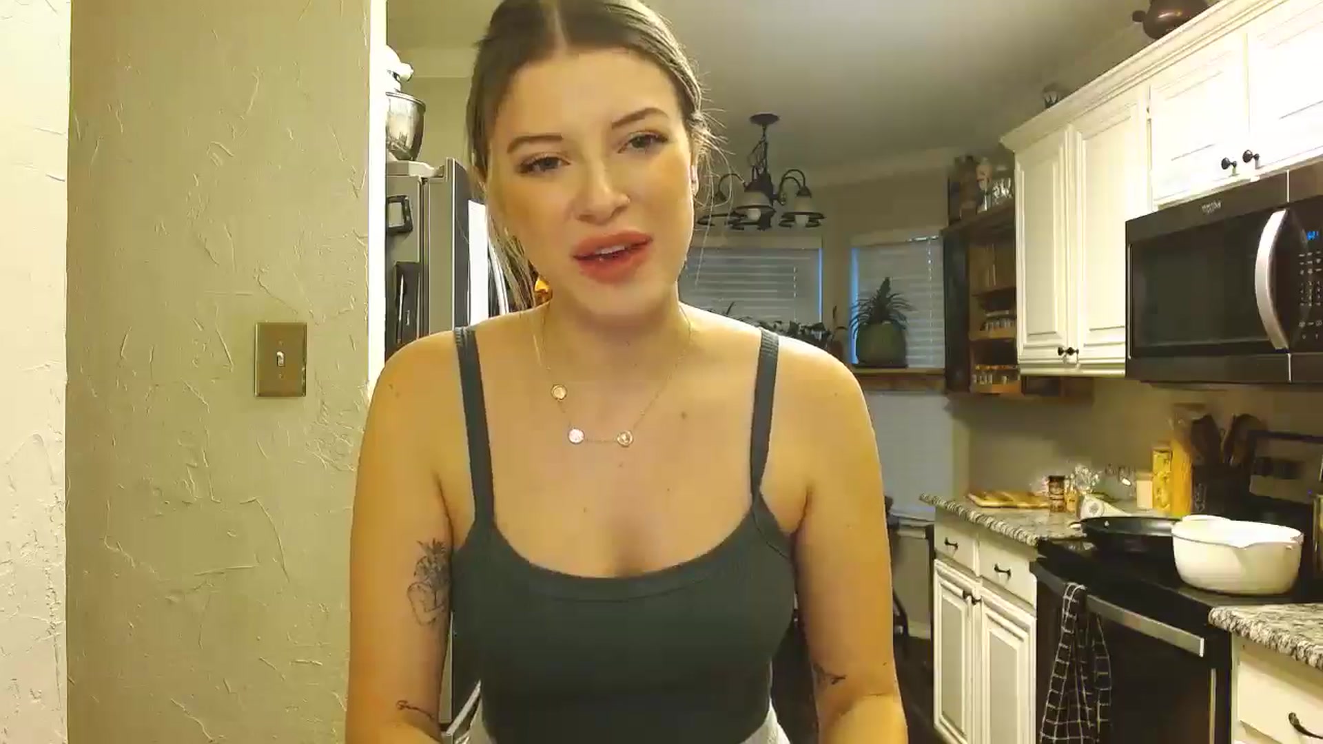 Gallery image thumbnail from rileydepp's myfreecams stream on, 02/26/2025, 24:25 image 19 of 20