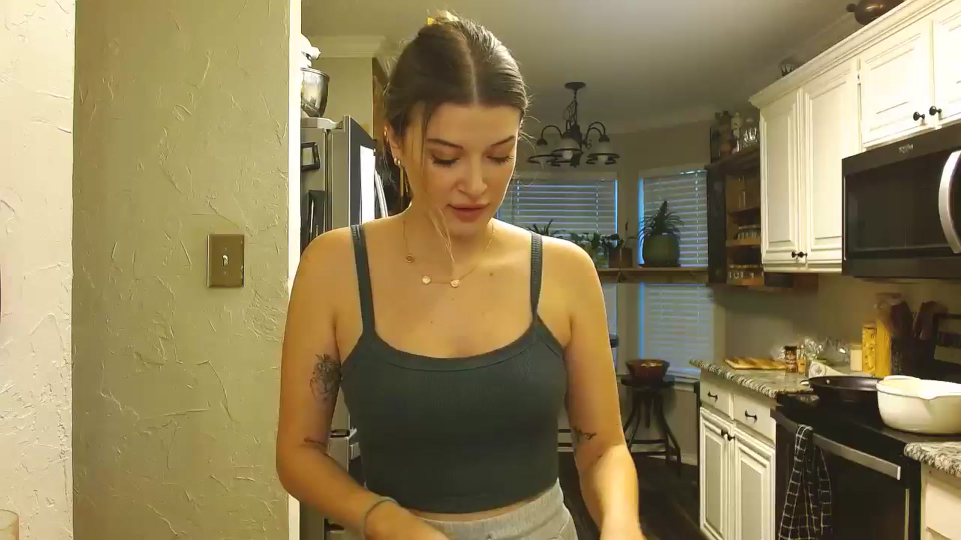 Gallery image thumbnail from rileydepp's myfreecams stream on, 02/26/2025, 24:25 image 14 of 20