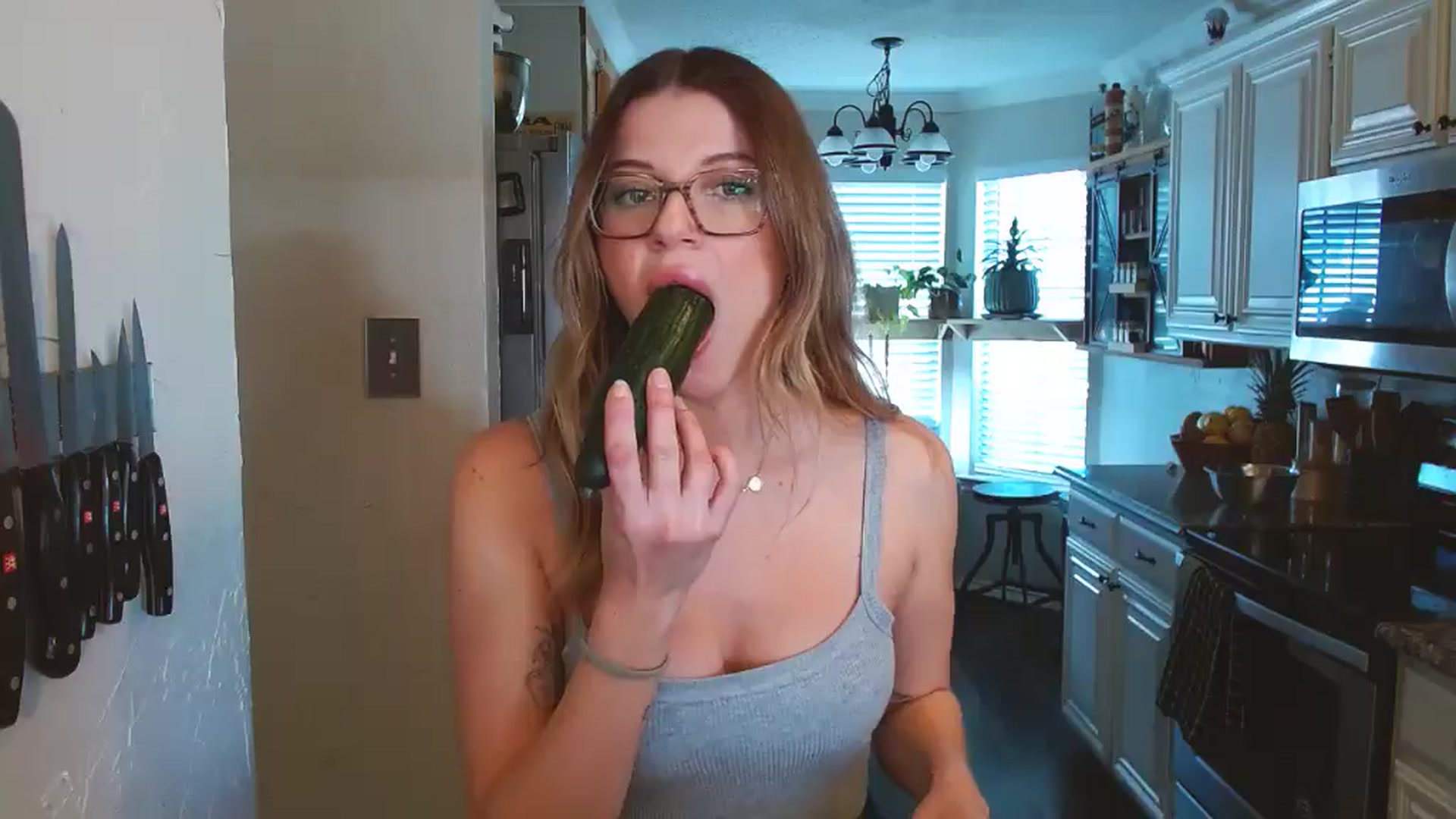 Gallery image thumbnail from rileydepp's myfreecams stream on, 03/10/2025, 20:08 image 16 of 20