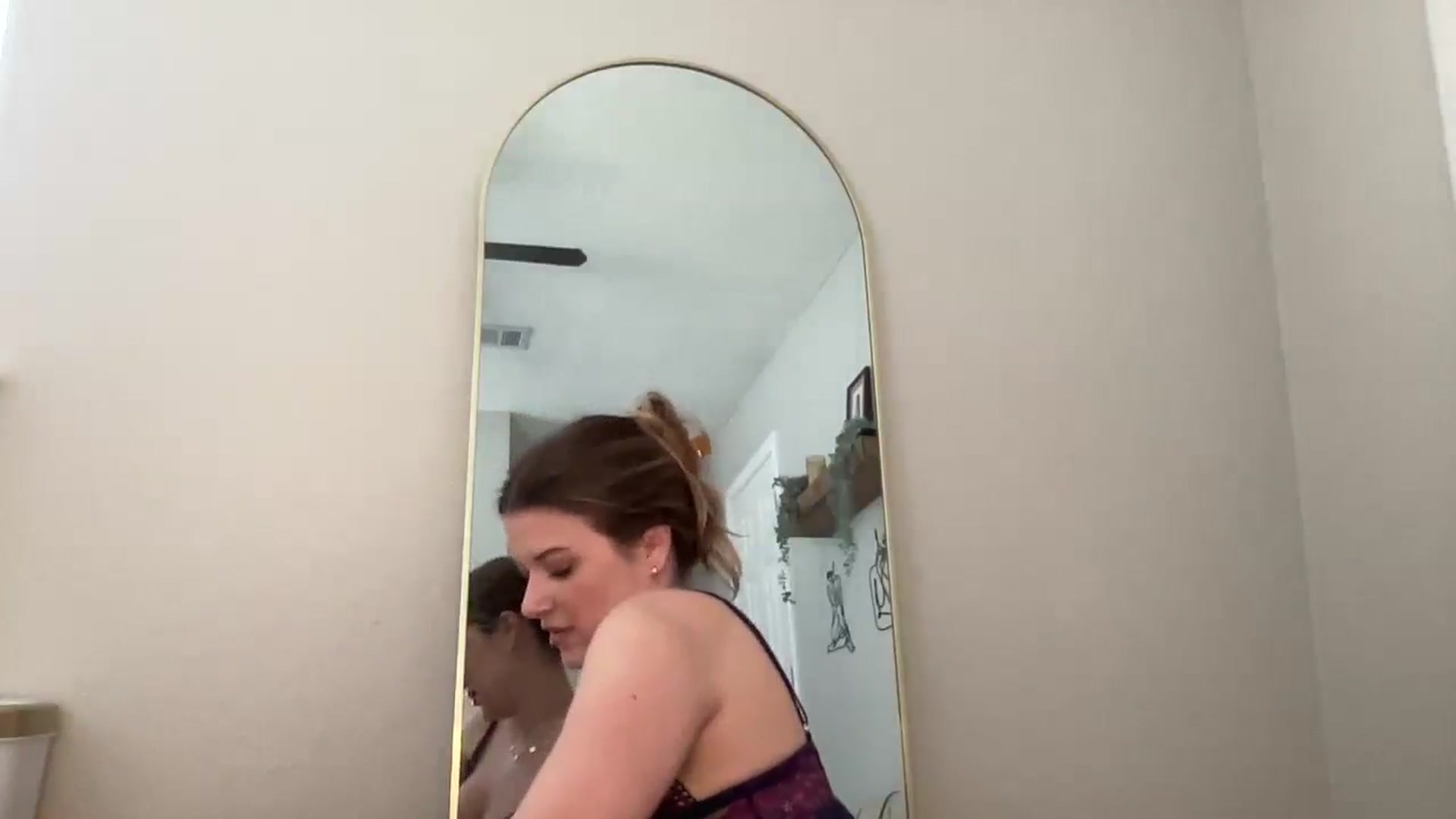 Gallery image thumbnail from rileydepp's myfreecams stream on, 03/18/2025, 23:35 image 3 of 20