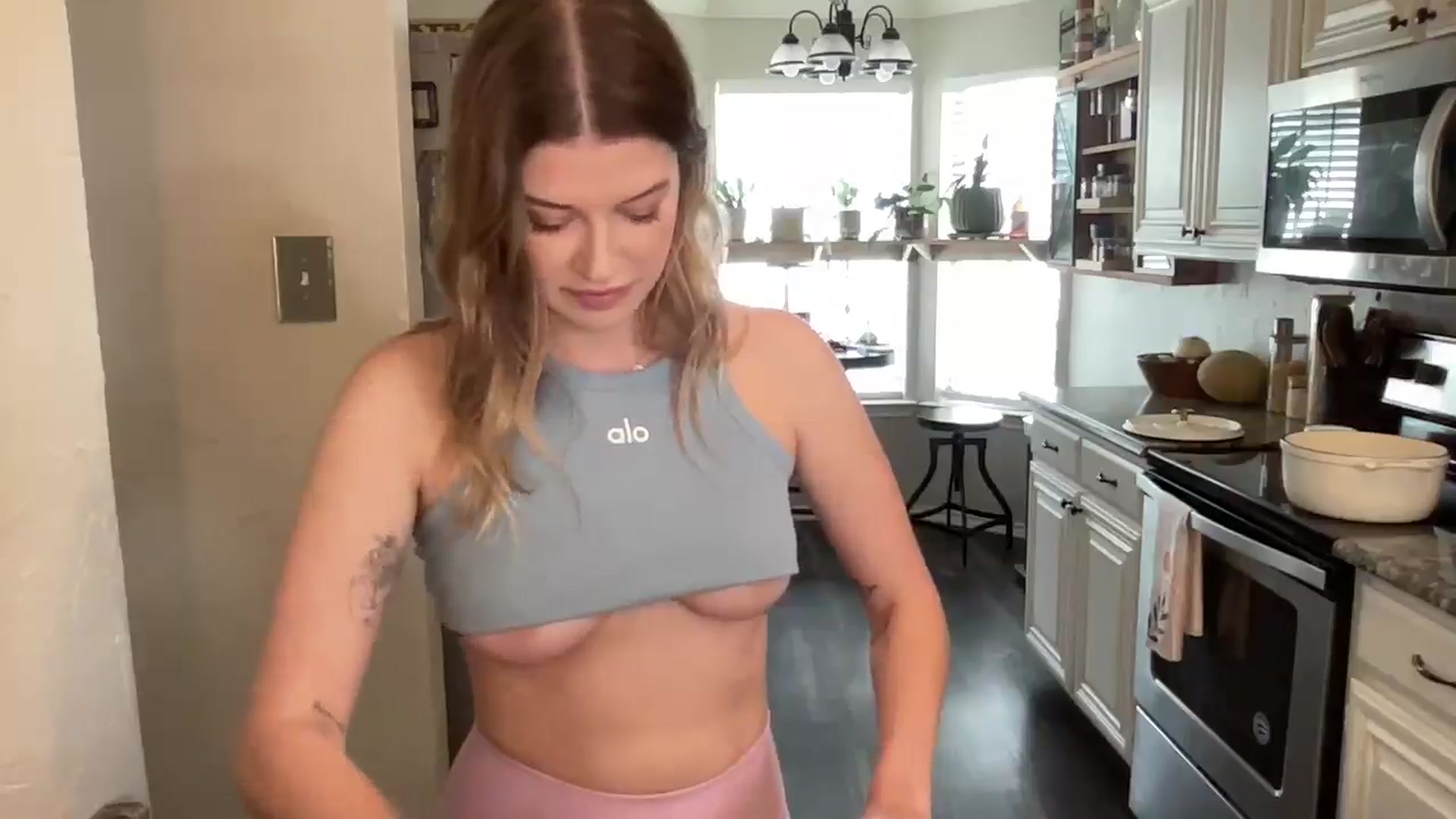 Gallery image thumbnail from rileydepp's myfreecams stream on, 03/30/2025, 20:22 image 12 of 20