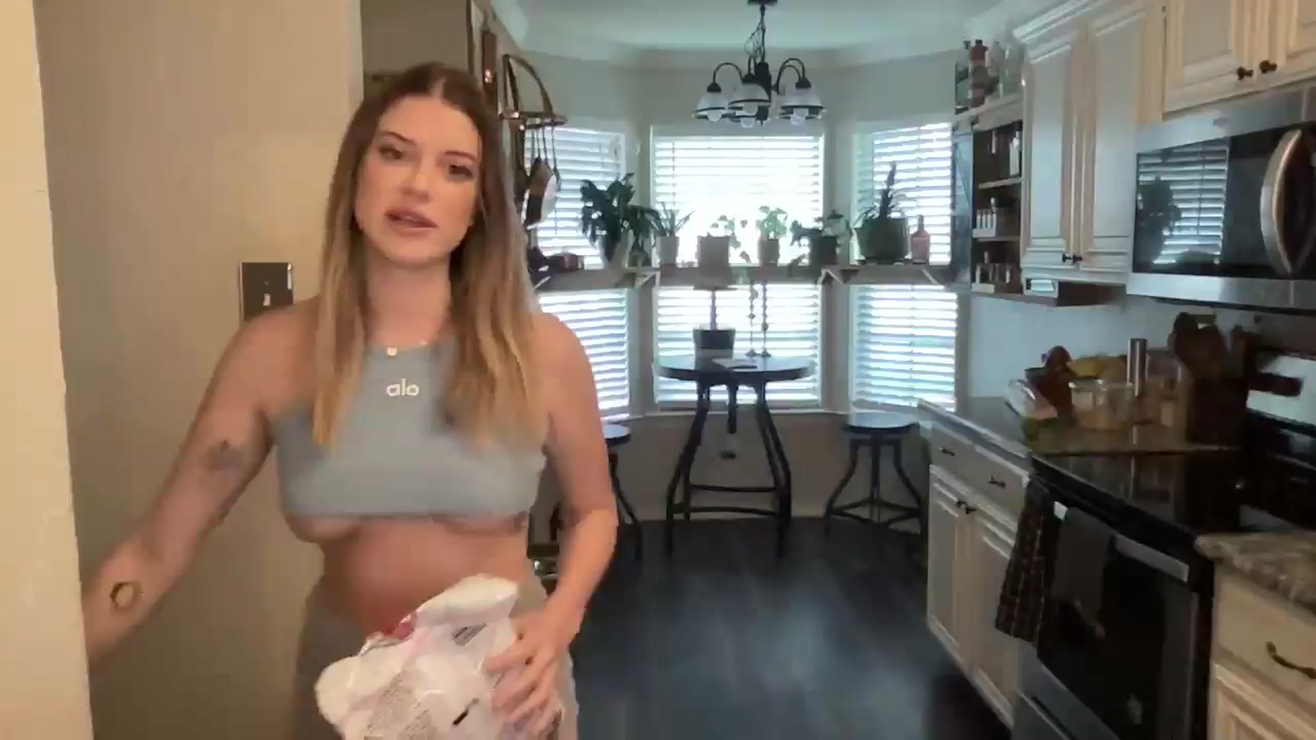 Gallery image thumbnail from rileydepp's myfreecams stream on, 04/06/2025, 22:45 image 3 of 20