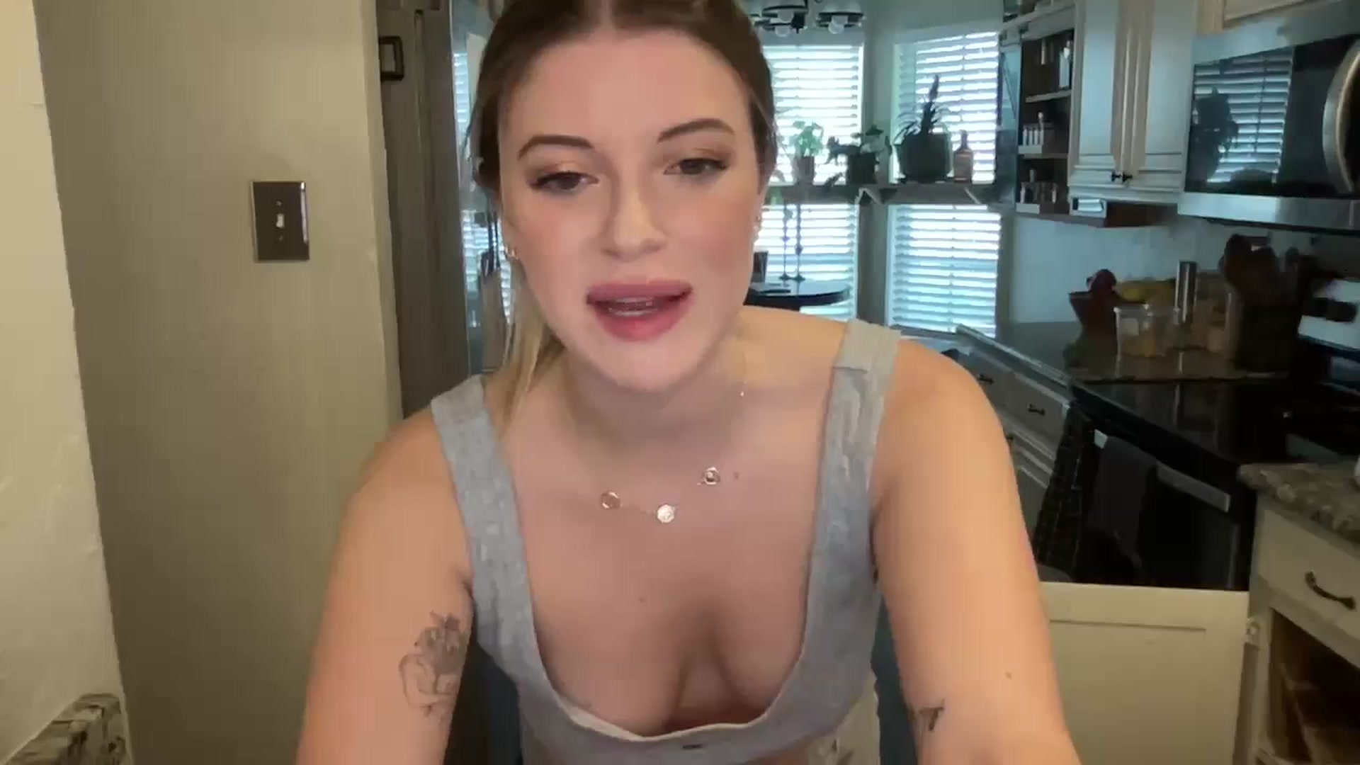 Gallery image thumbnail from rileydepp's myfreecams stream on, 04/06/2025, 22:45 image 19 of 20