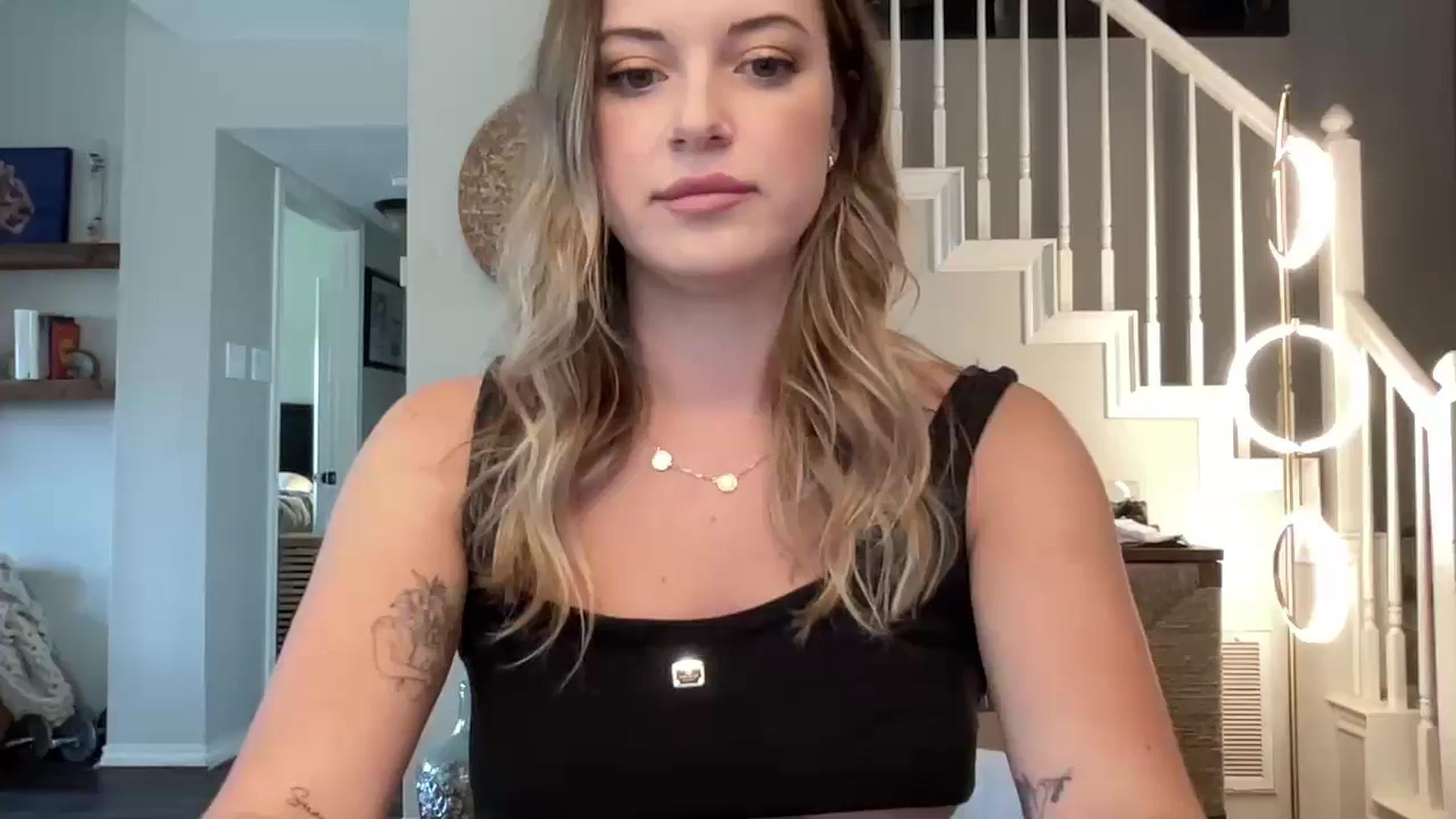Gallery image thumbnail from rileydepp's myfreecams stream on, 04/26/2025, 19:21 image 15 of 20