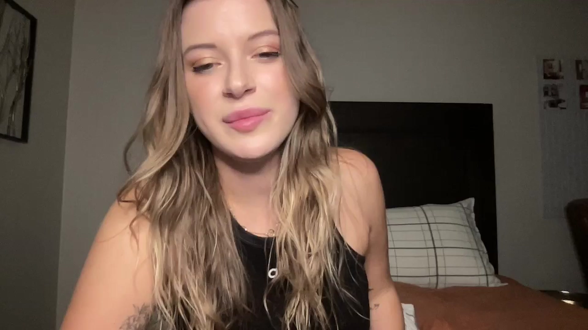 Gallery image thumbnail from rileydepp's myfreecams stream on, 10/28/2025, 24:45 image 15 of 20