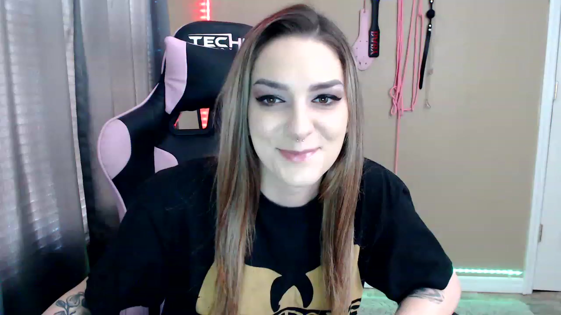 Gallery image thumbnail from rileyhazexxx's myfreecams stream on, 11/23/2022, 17:14 image 13 of 20