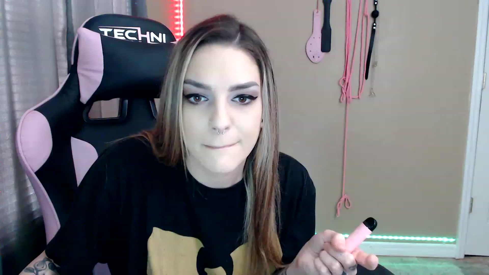 Gallery image thumbnail from rileyhazexxx's myfreecams stream on, 11/23/2022, 17:14 image 4 of 20