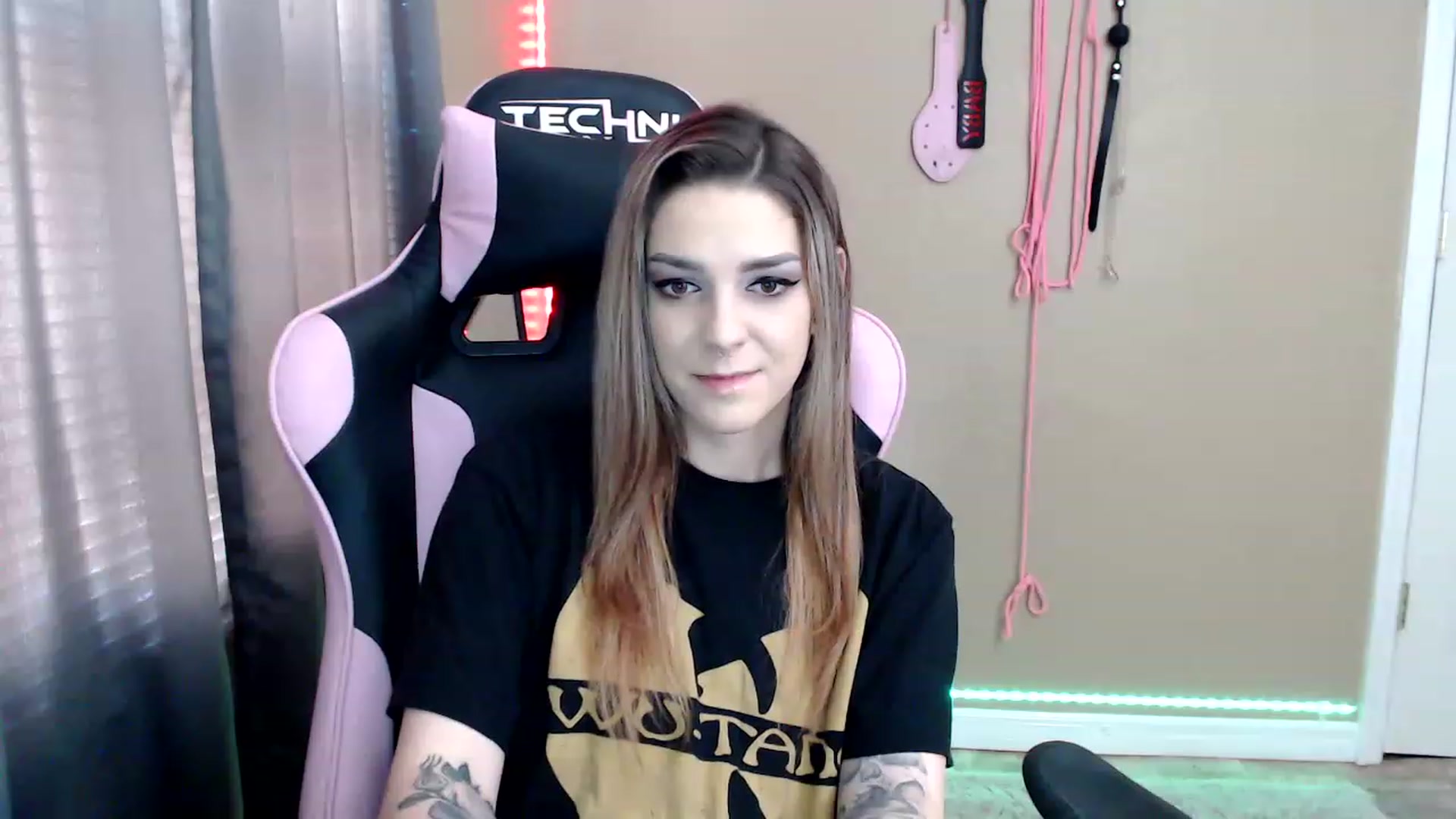Gallery image thumbnail from rileyhazexxx's myfreecams stream on, 11/23/2022, 17:14 image 14 of 20