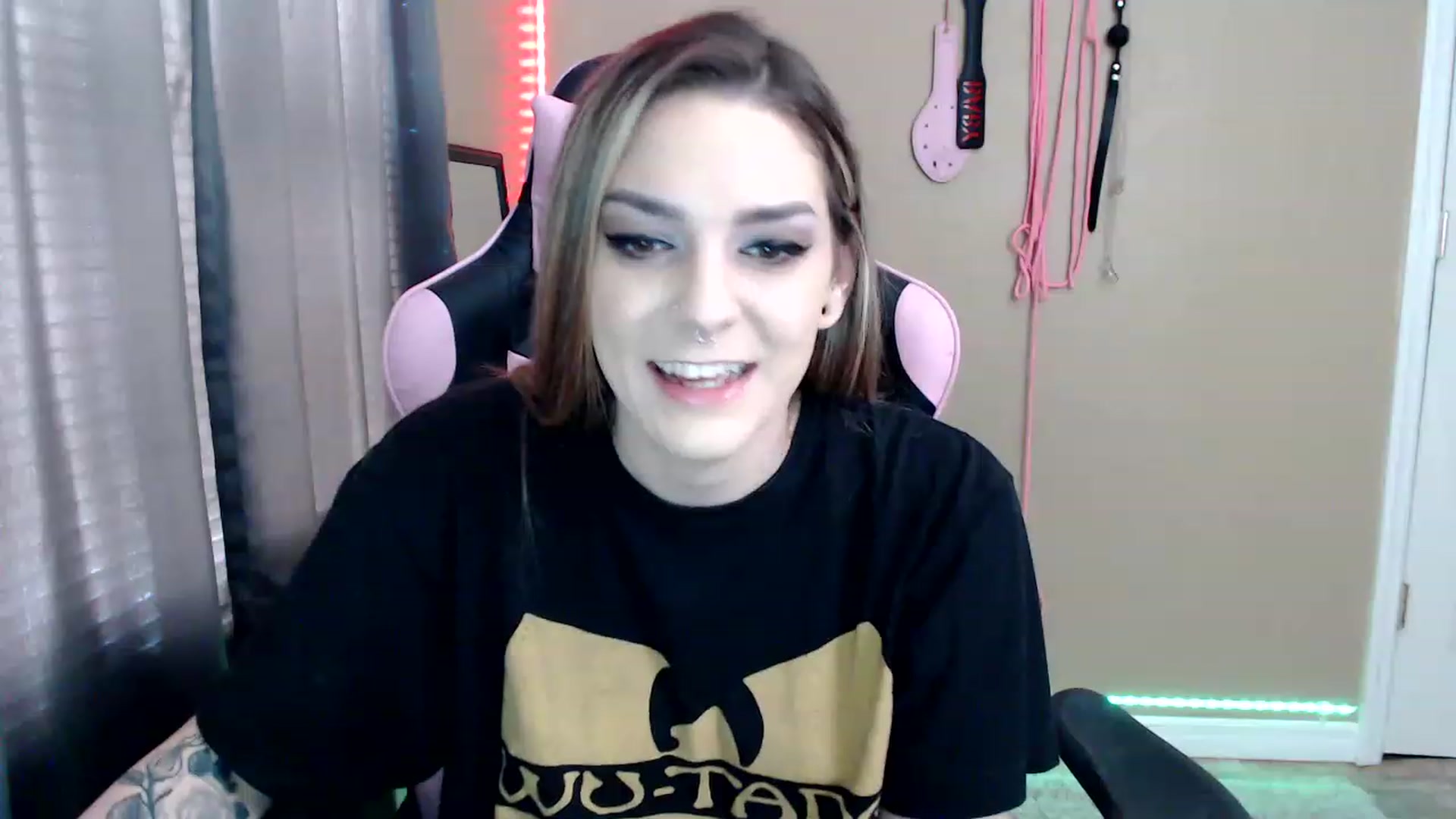 Gallery image thumbnail from rileyhazexxx's myfreecams stream on, 11/23/2022, 17:14 image 8 of 20