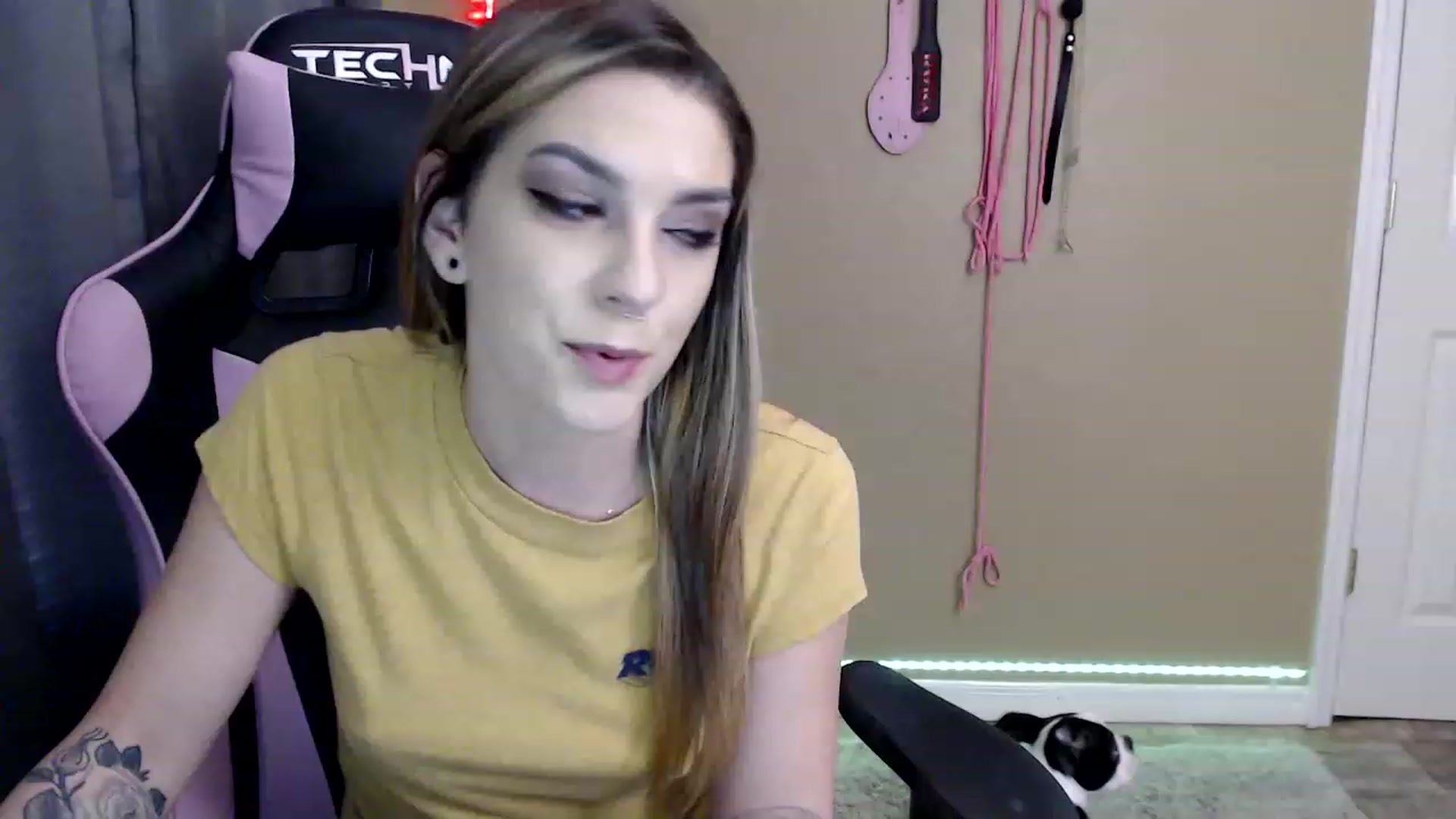 Gallery image thumbnail from rileyhazexxx's myfreecams stream on, 11/23/2022, 22:19 image 16 of 20