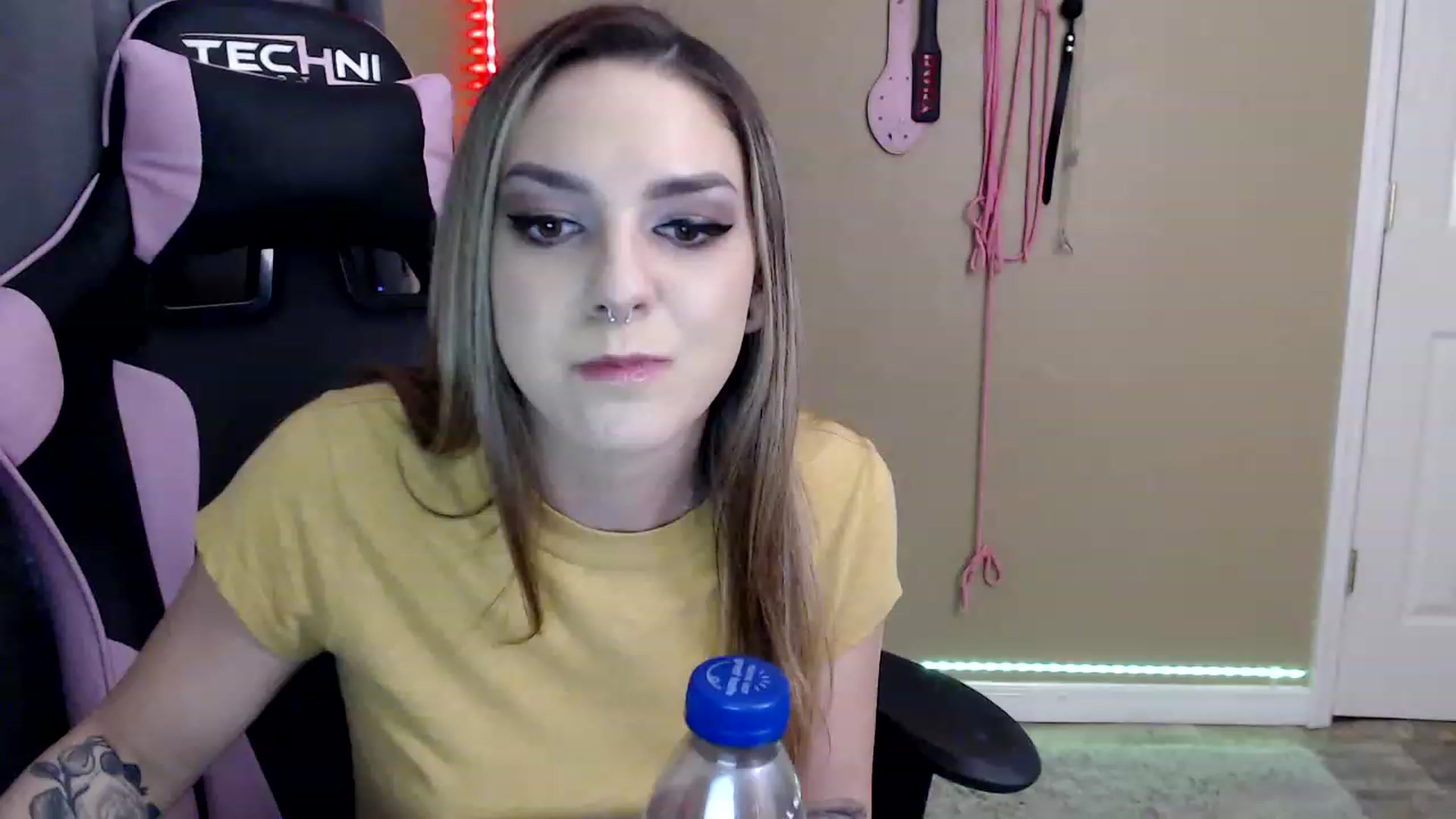 Gallery image thumbnail from rileyhazexxx's myfreecams stream on, 11/23/2022, 22:19 image 13 of 20