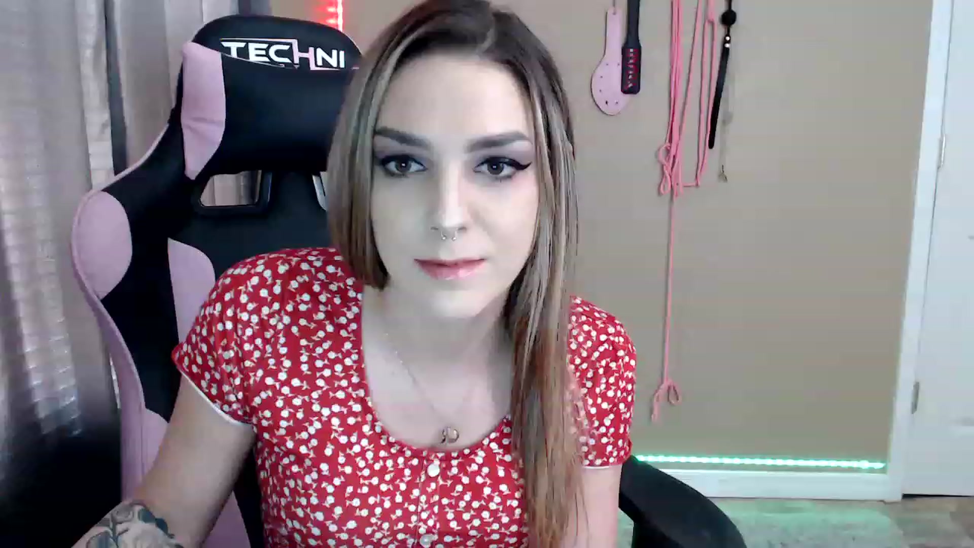 Gallery image thumbnail from rileyhazexxx's myfreecams stream on, 11/25/2022, 19:27 image 1 of 20
