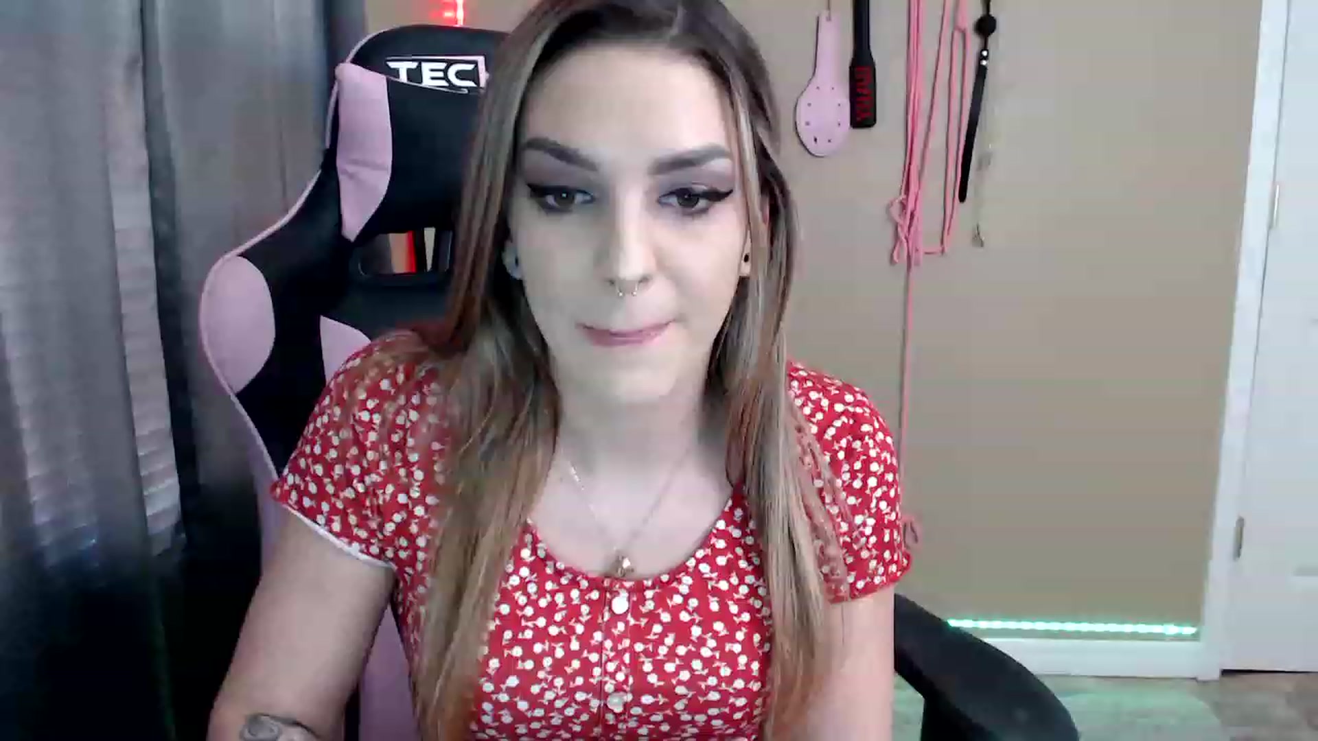 Gallery image thumbnail from rileyhazexxx's myfreecams stream on, 11/25/2022, 19:27 image 13 of 20