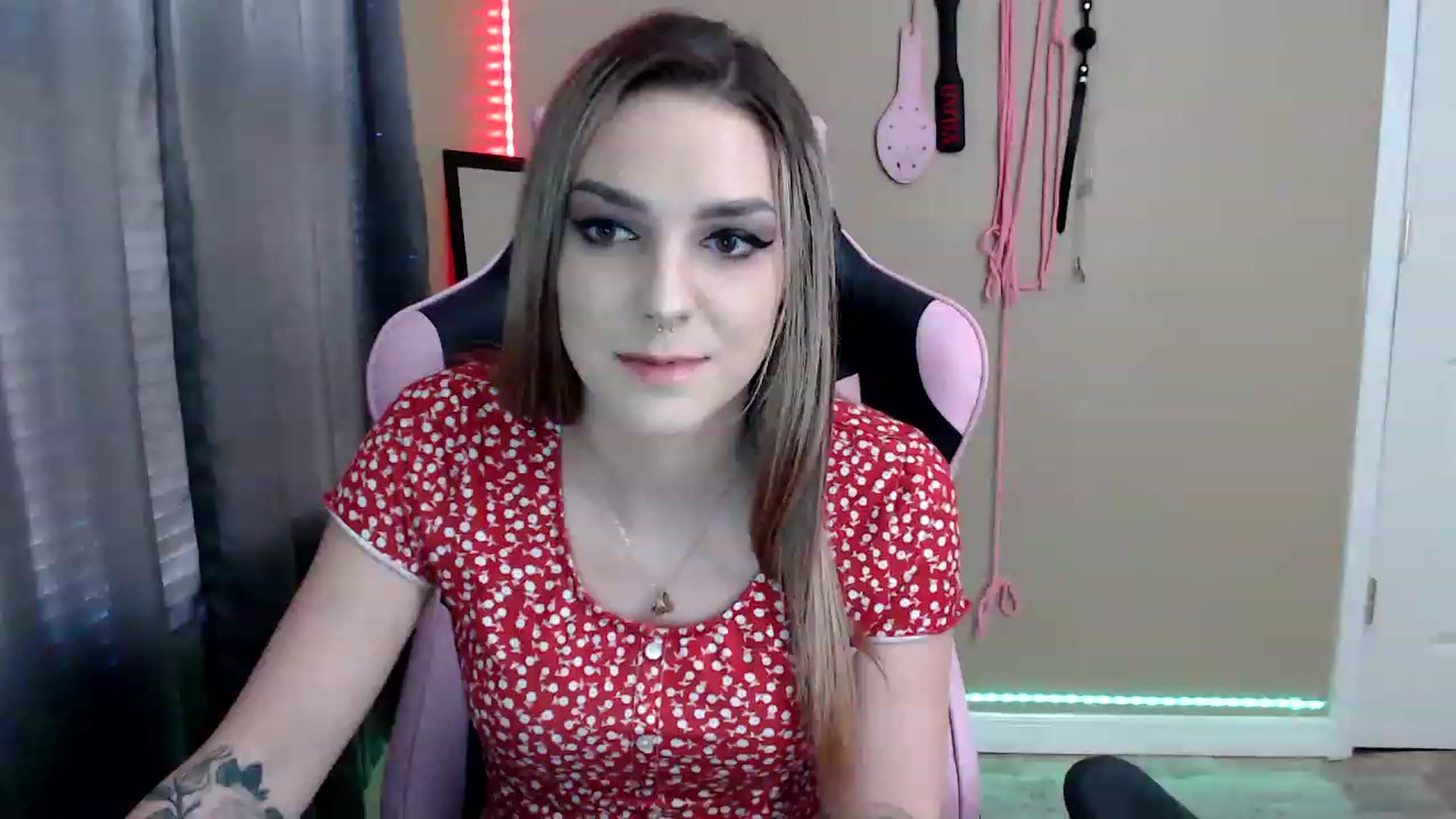 Gallery image thumbnail from rileyhazexxx's myfreecams stream on, 11/25/2022, 19:27 image 18 of 20