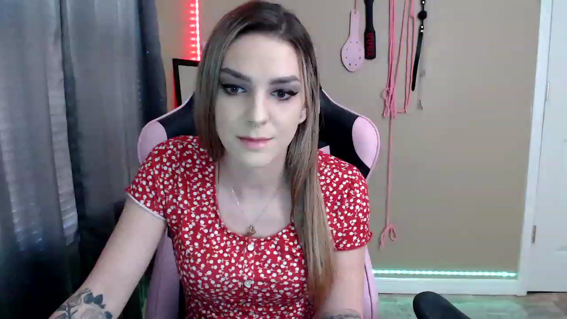 Gallery image thumbnail from rileyhazexxx's myfreecams stream on, 11/25/2022, 19:27 image 15 of 20