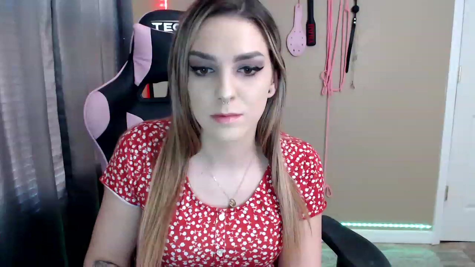 Gallery image thumbnail from rileyhazexxx's myfreecams stream on, 11/25/2022, 19:27 image 10 of 20