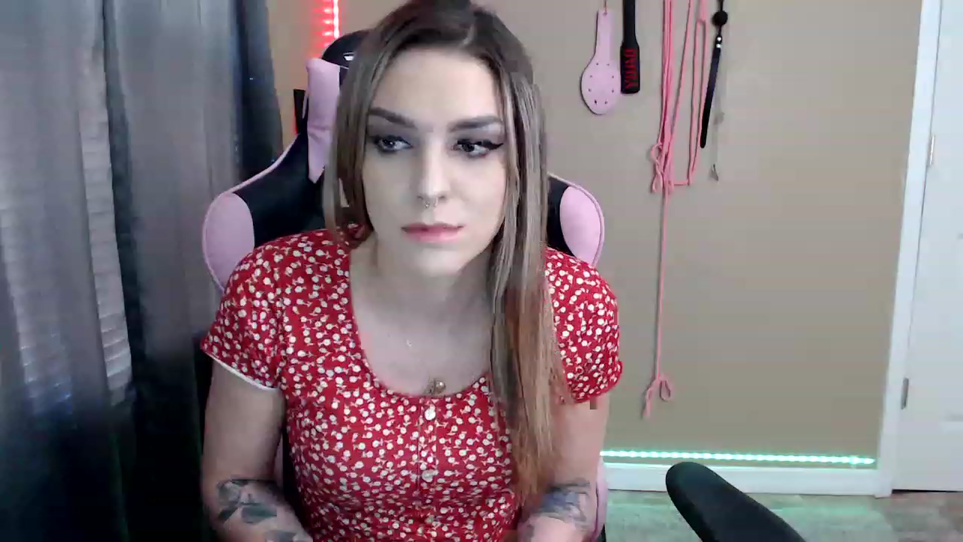 Gallery image thumbnail from rileyhazexxx's myfreecams stream on, 11/25/2022, 19:27 image 14 of 20