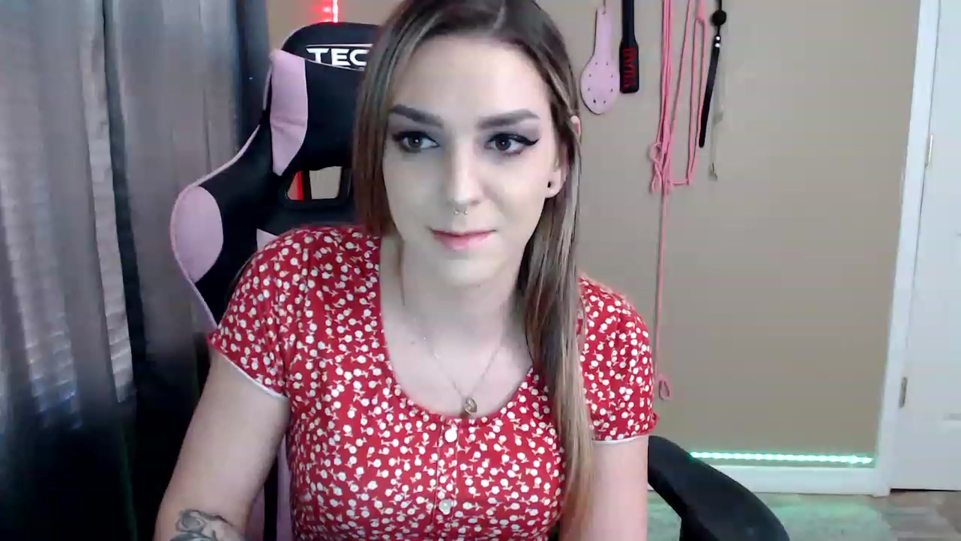Gallery image thumbnail from rileyhazexxx's myfreecams stream on, 11/25/2022, 19:27 image 9 of 20