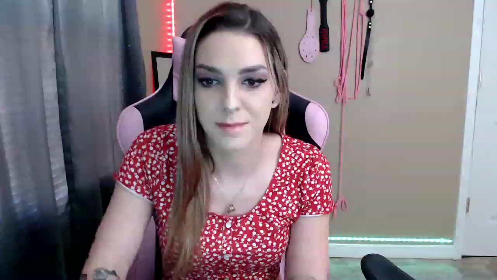 Gallery image thumbnail from rileyhazexxx's myfreecams stream on, 11/25/2022, 19:27 image 16 of 20
