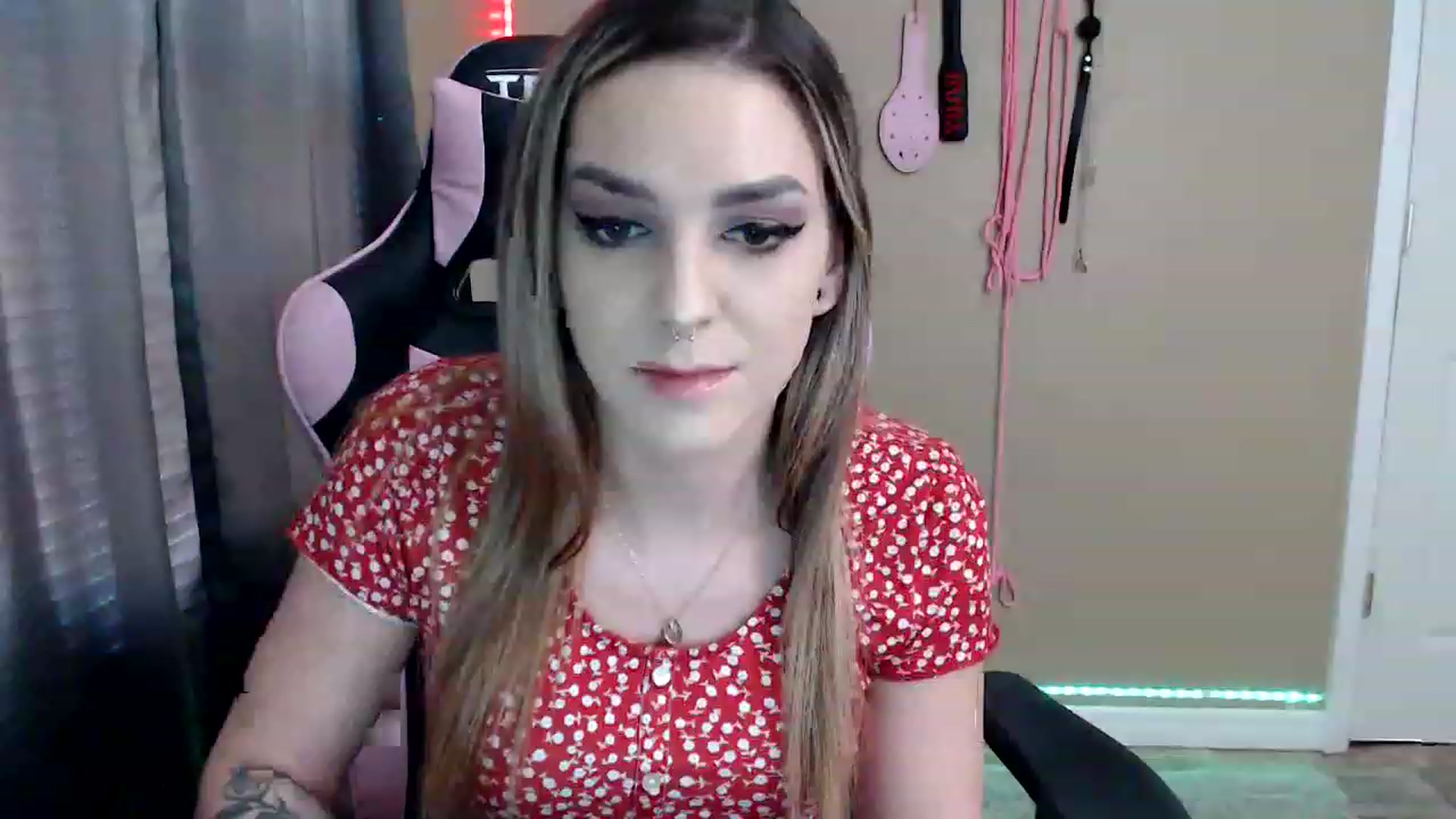 Gallery image thumbnail from rileyhazexxx's myfreecams stream on, 11/25/2022, 19:27 image 11 of 20