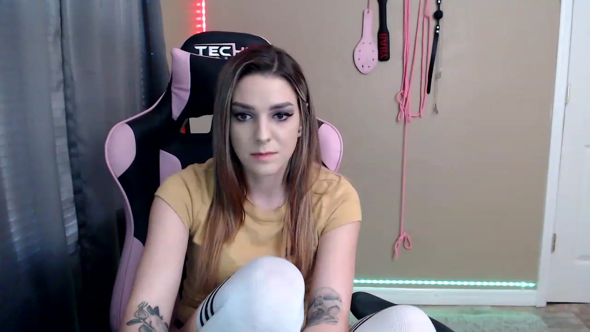 Gallery image thumbnail from rileyhazexxx's myfreecams stream on, 11/25/2022, 21:16 image 19 of 20