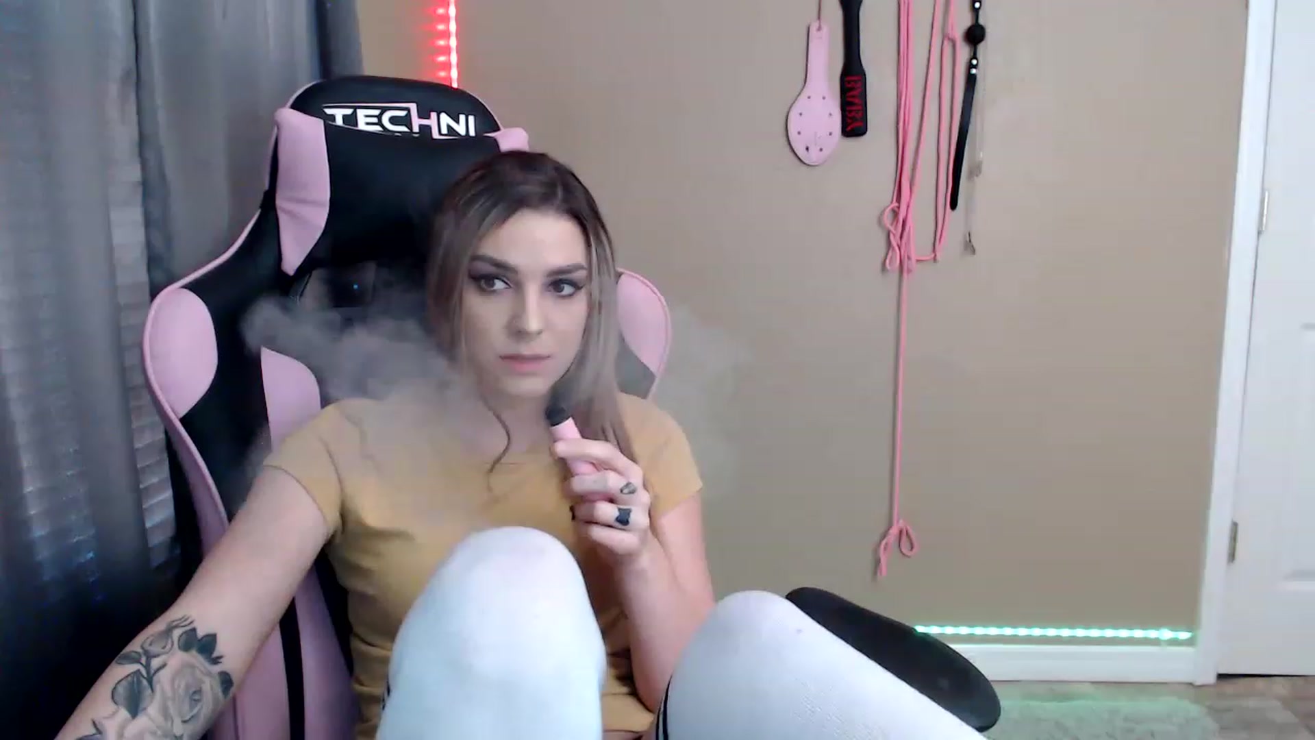 Gallery image thumbnail from rileyhazexxx's myfreecams stream on, 11/25/2022, 21:16 image 3 of 20