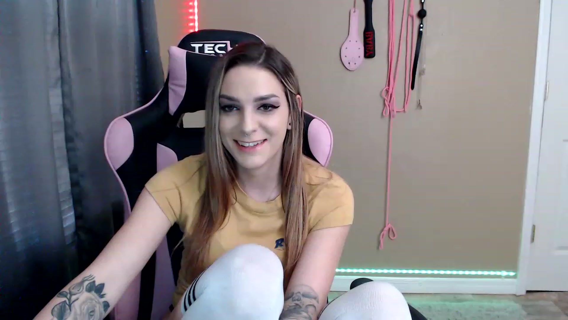 Gallery image thumbnail from rileyhazexxx's myfreecams stream on, 11/25/2022, 21:16 image 17 of 20