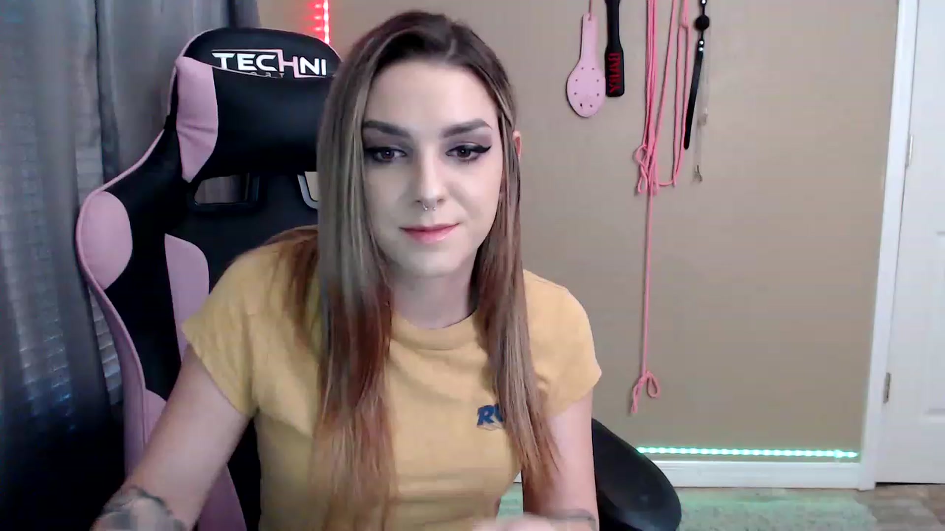 Gallery image thumbnail from rileyhazexxx's myfreecams stream on, 11/25/2022, 21:16 image 11 of 20