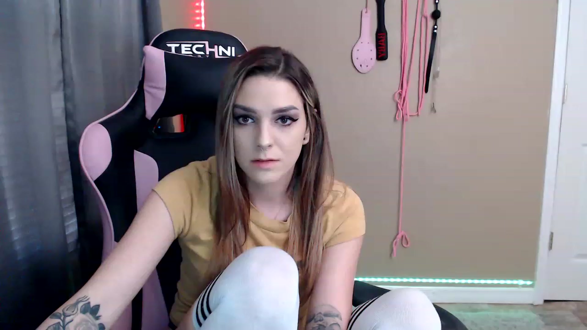 Gallery image thumbnail from rileyhazexxx's myfreecams stream on, 11/25/2022, 21:16 image 20 of 20