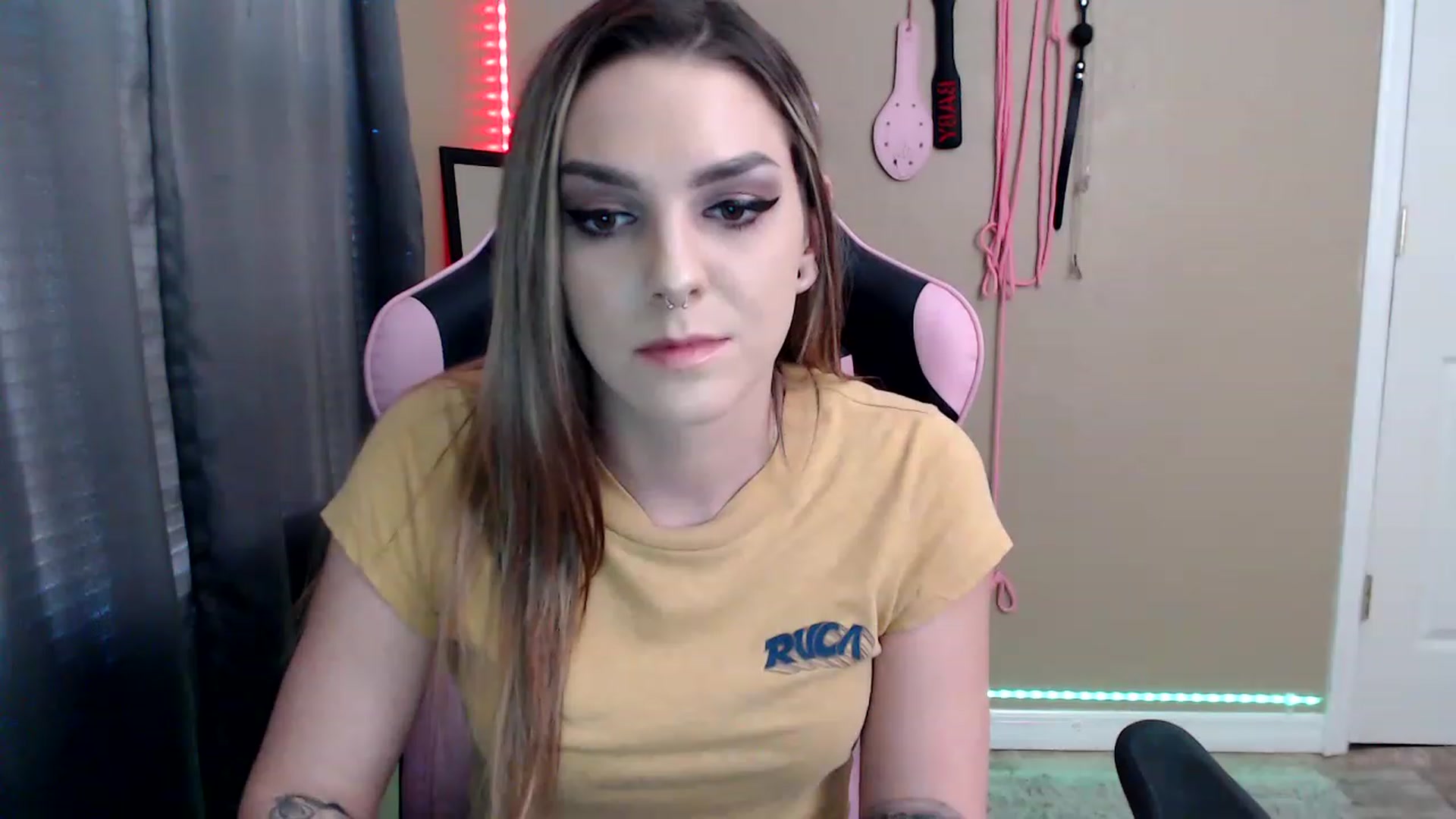 Gallery image thumbnail from rileyhazexxx's myfreecams stream on, 11/25/2022, 21:16 image 9 of 20