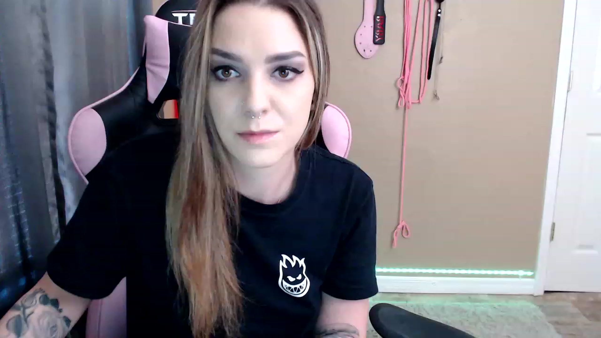 Gallery image thumbnail from rileyhazexxx's myfreecams stream on, 11/28/2022, 21:16 image 20 of 20