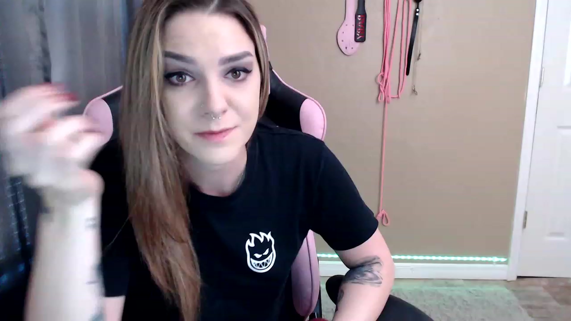 Gallery image thumbnail from rileyhazexxx's myfreecams stream on, 11/28/2022, 21:16 image 16 of 20