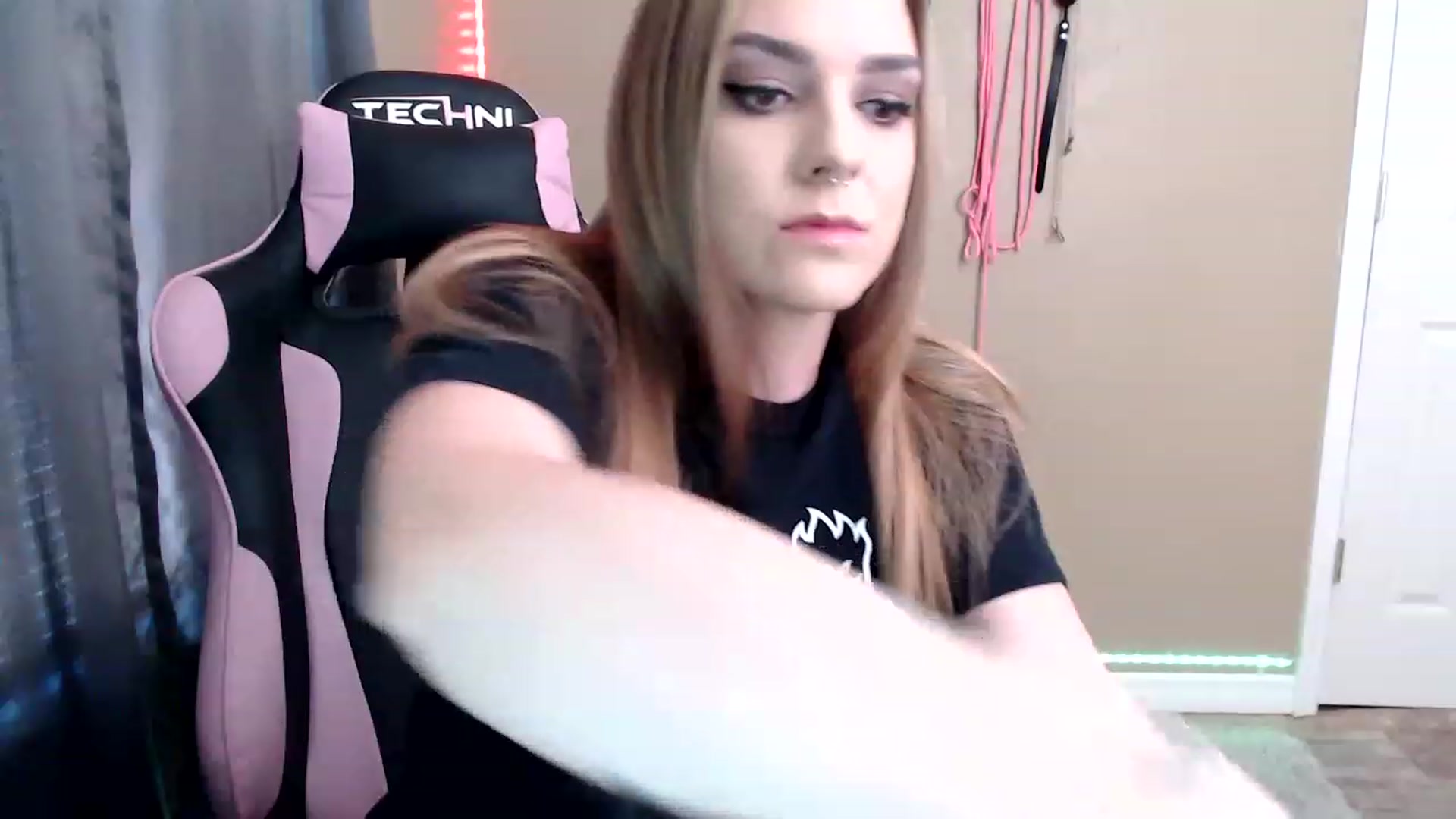 Gallery image thumbnail from rileyhazexxx's myfreecams stream on, 11/28/2022, 21:16 image 12 of 20
