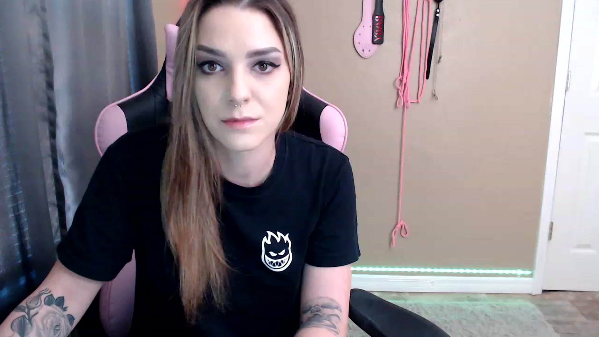 Gallery image thumbnail from rileyhazexxx's myfreecams stream on, 11/28/2022, 21:16 image 19 of 20