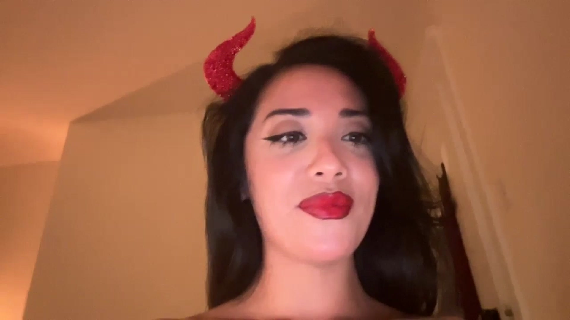 Gallery image thumbnail from risingsiren's myfreecams stream on, 10/29/2023, 01:59 image 7 of 20