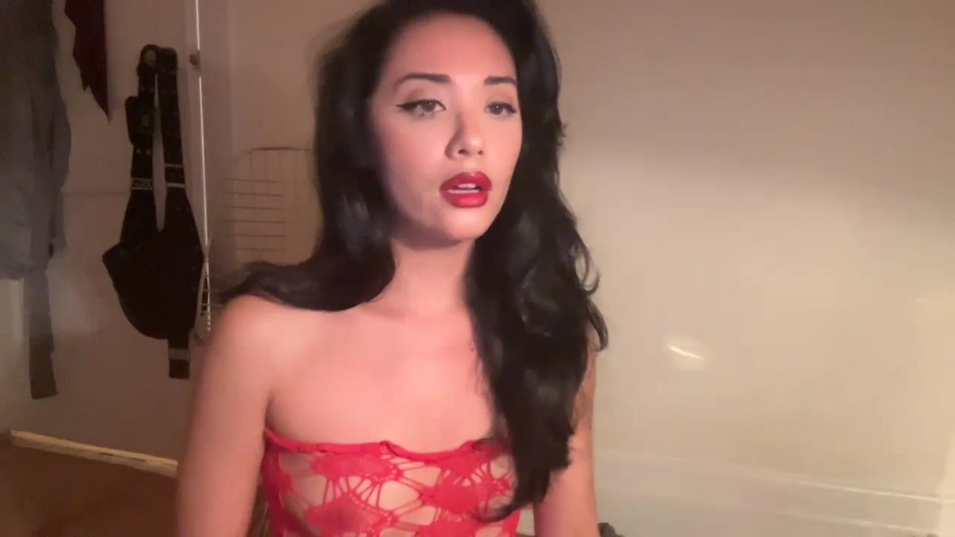 Gallery image thumbnail from risingsiren's myfreecams stream on, 10/29/2023, 01:59 image 3 of 20