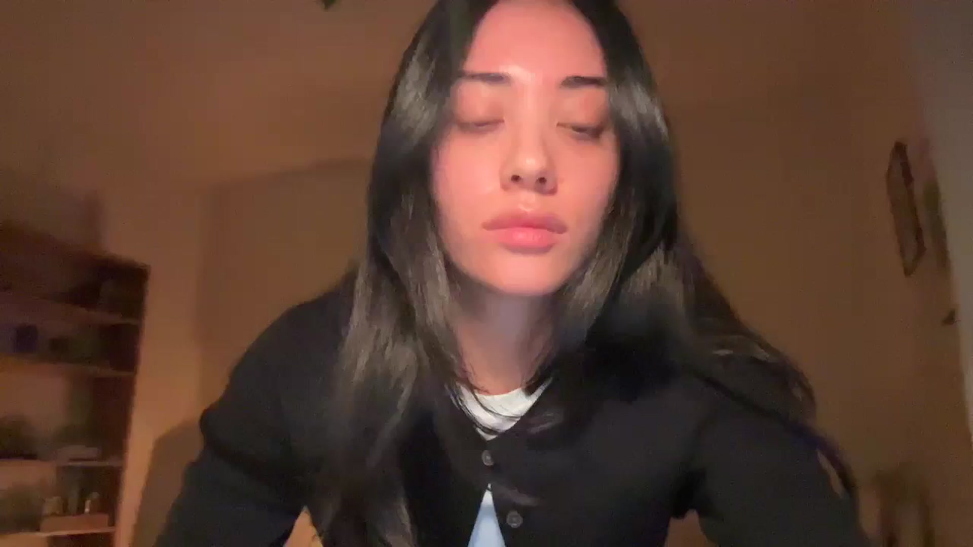 Gallery image thumbnail from risingsiren's myfreecams stream on, 12/10/2023, 01:11 image 1 of 20