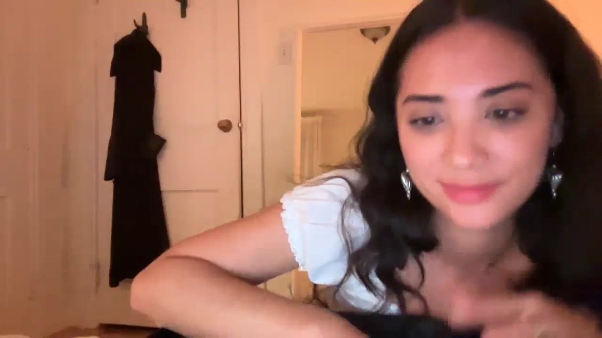 Gallery image thumbnail from risingsiren's myfreecams stream on, 02/18/2024, 05:20 image 10 of 20