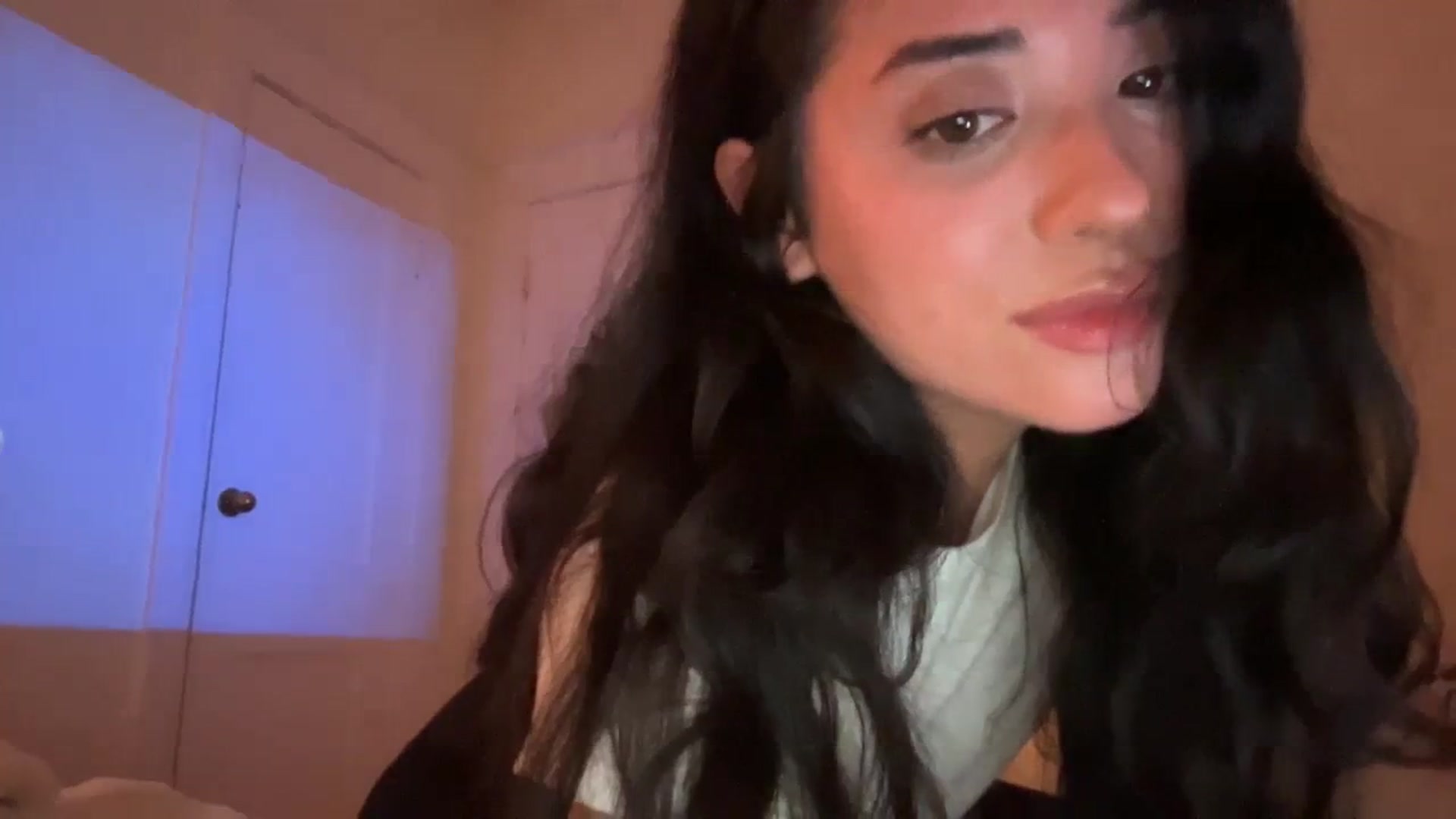 Gallery image thumbnail from risingsiren's myfreecams stream on, 03/23/2024, 01:13 image 14 of 20