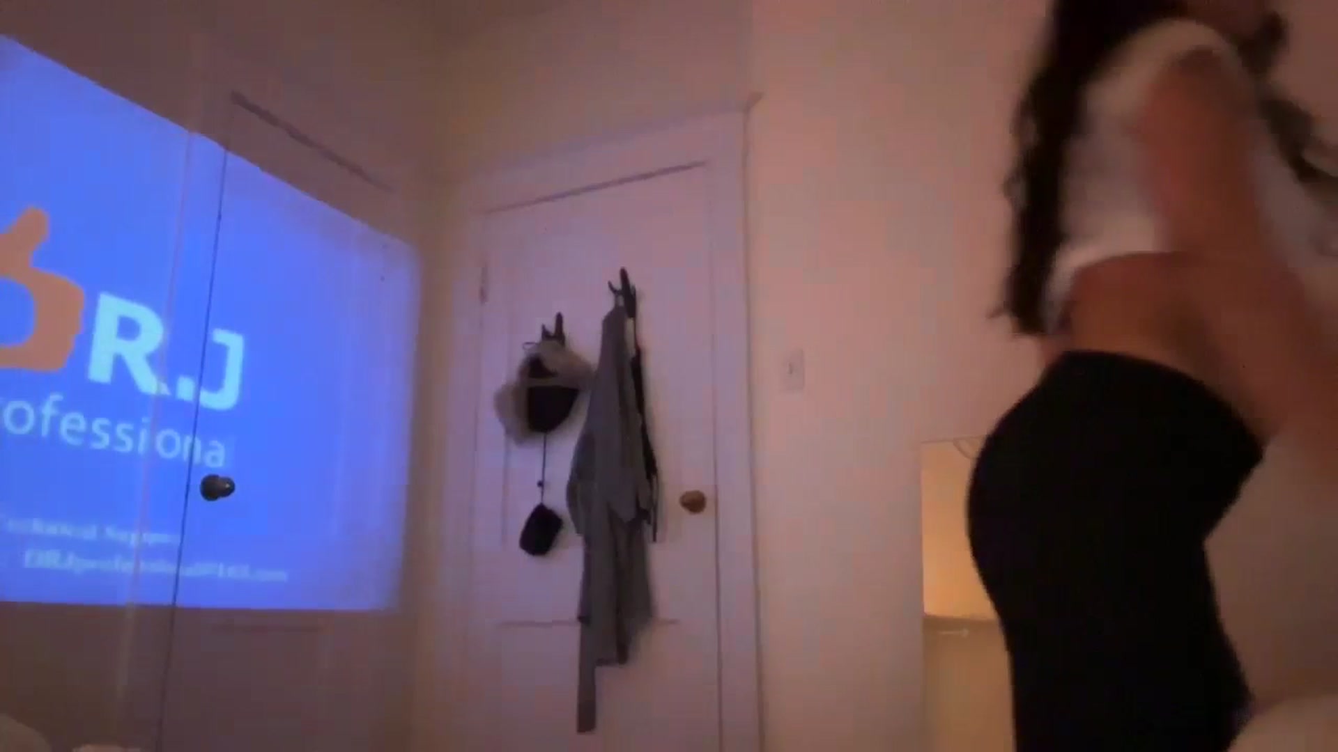 Gallery image thumbnail from risingsiren's myfreecams stream on, 03/23/2024, 01:13 image 15 of 20