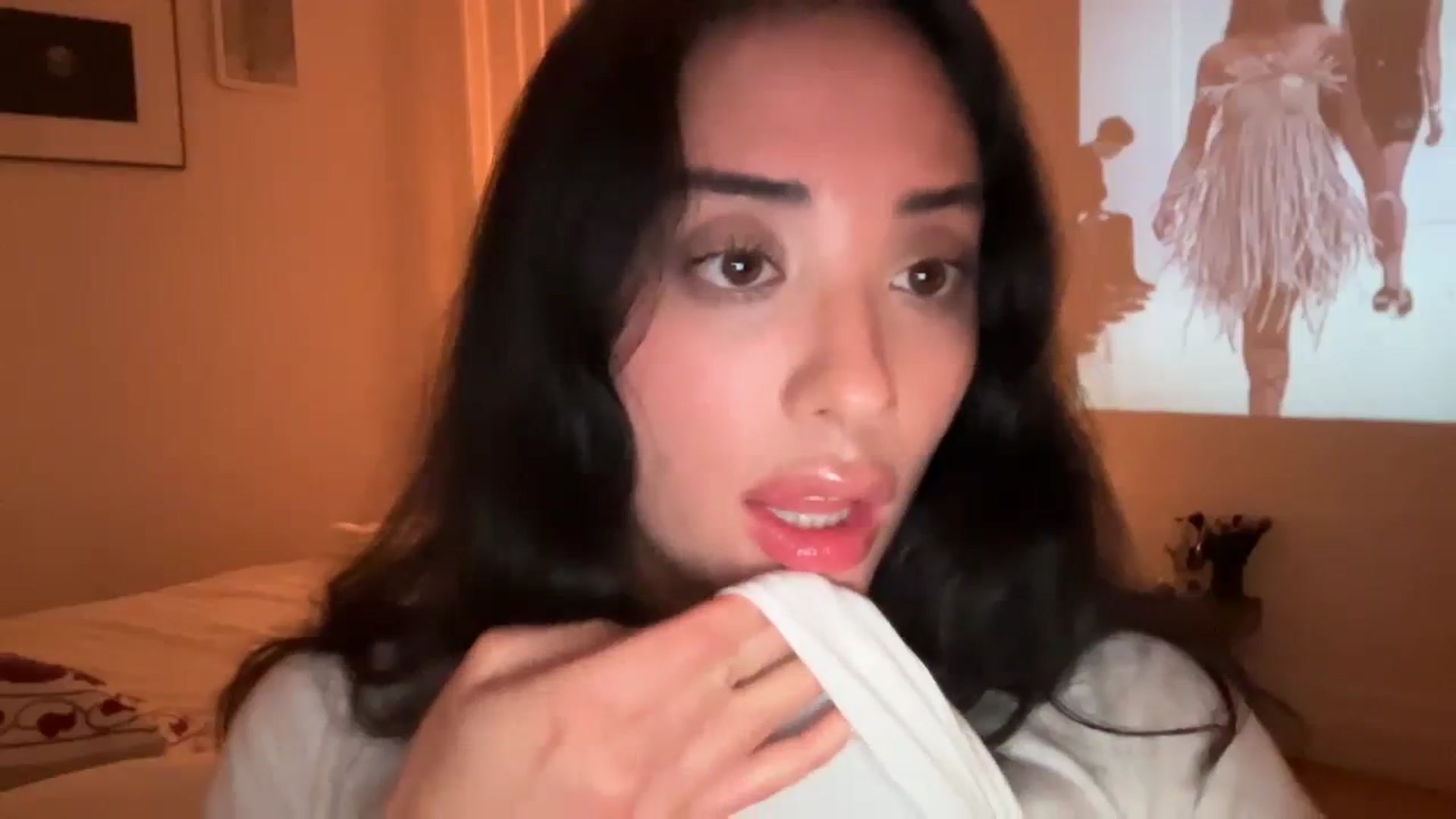 Gallery image thumbnail from risingsiren's myfreecams stream on, 03/23/2024, 01:13 image 12 of 20